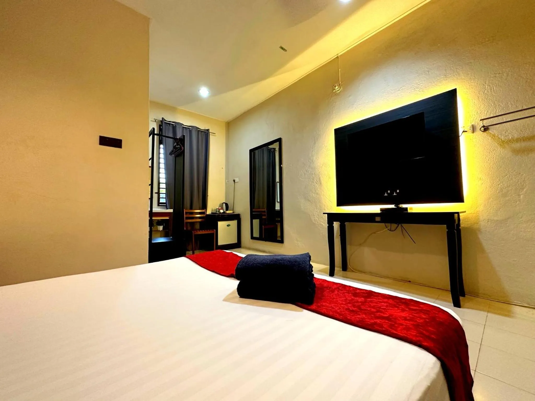 Bedroom, Bed in Pemandangan Indah Guest House - Look Out Point Villa-