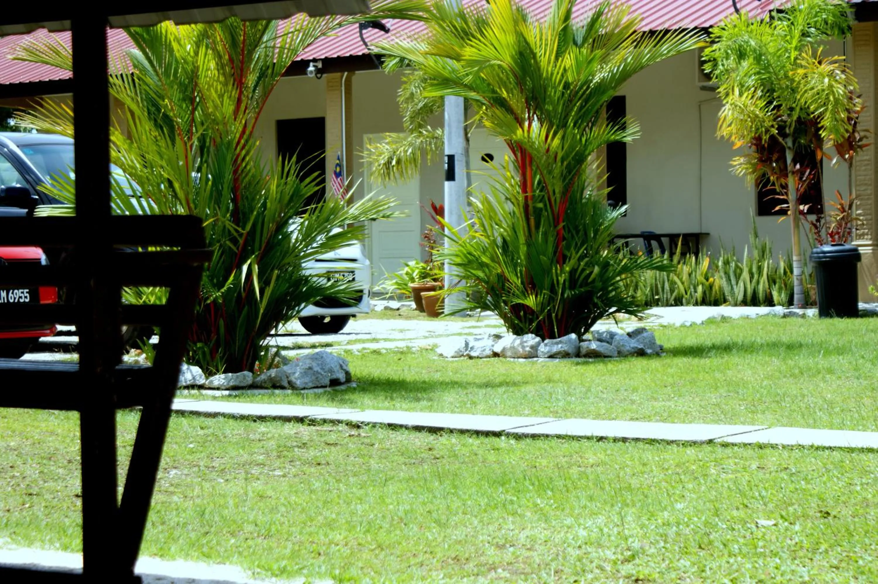 Garden in Pemandangan Indah Guest House - Look Out Point Villa-