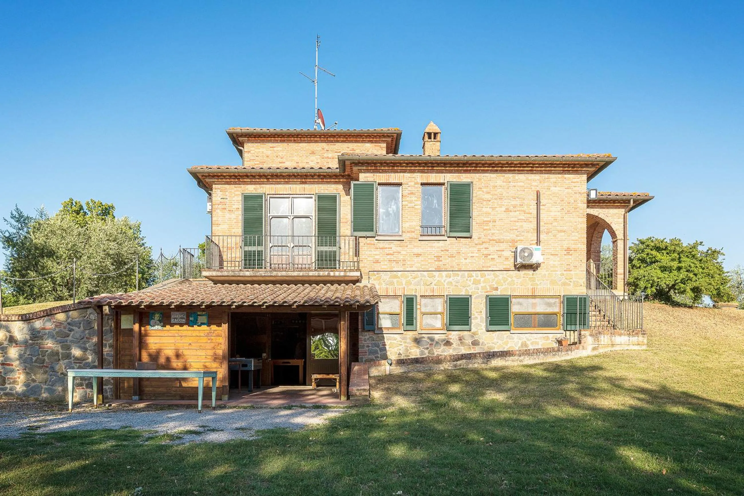Property building in Villa Verde