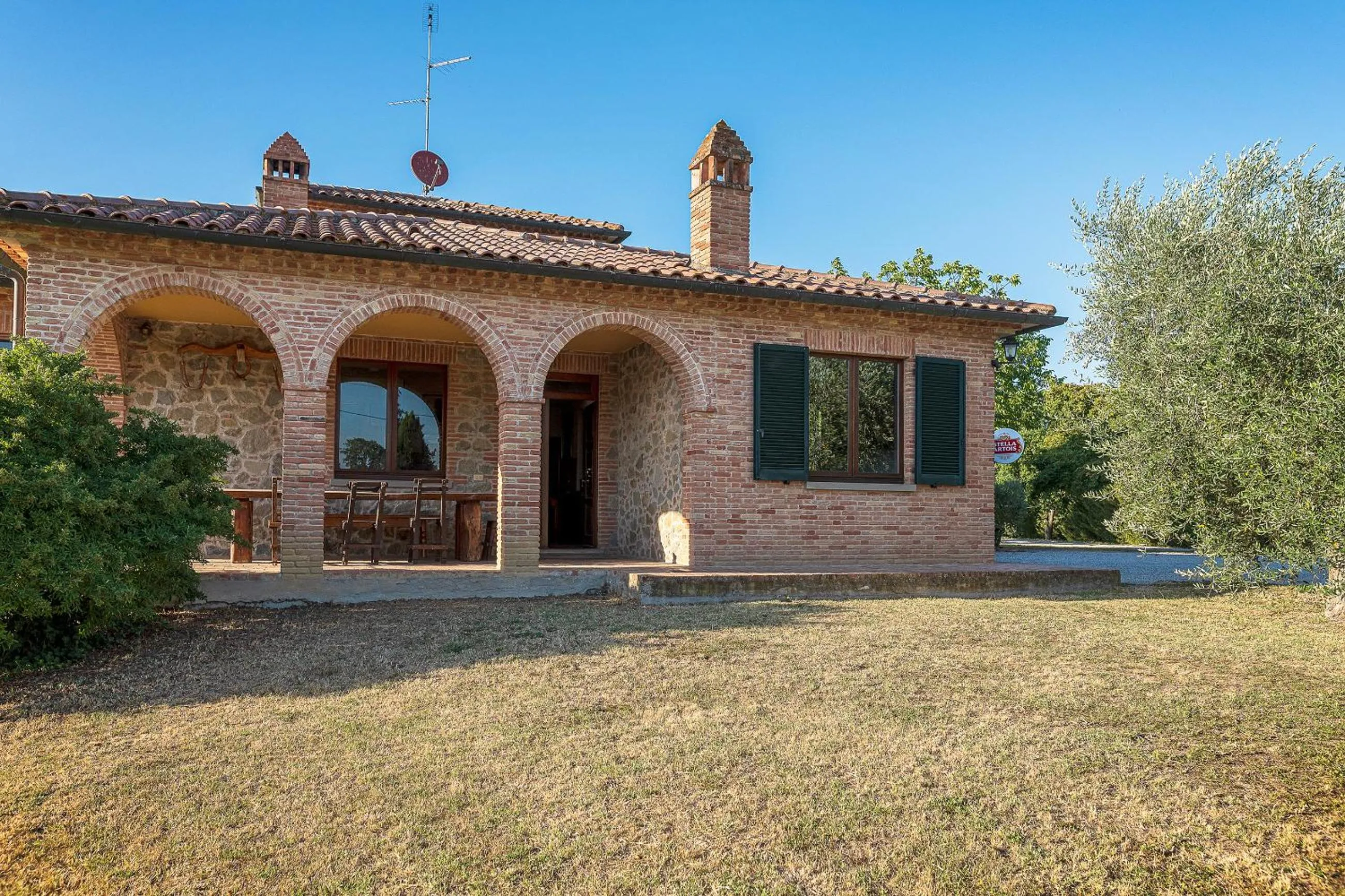 Property building in Villa Verde