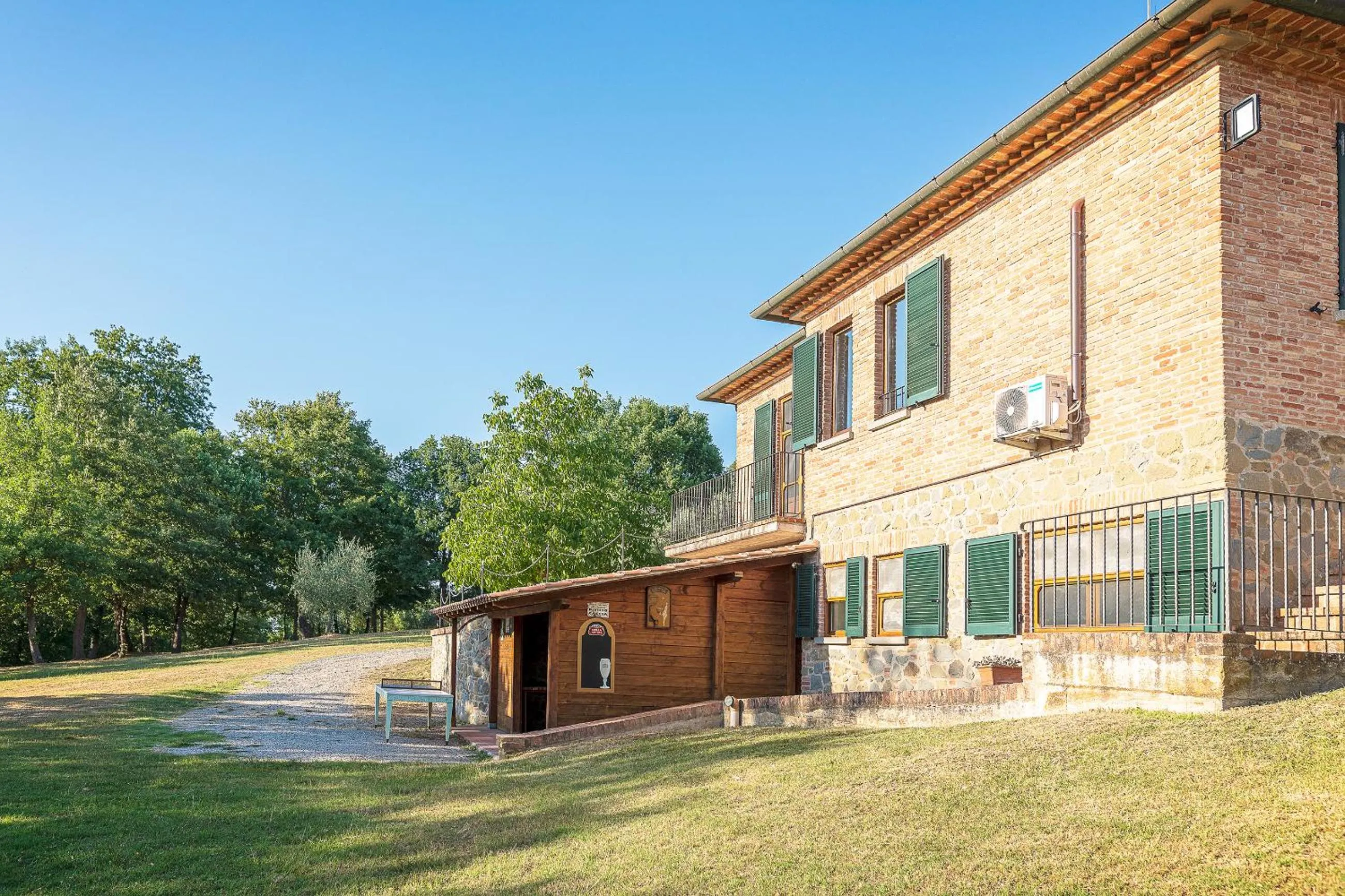 Property building in Villa Verde