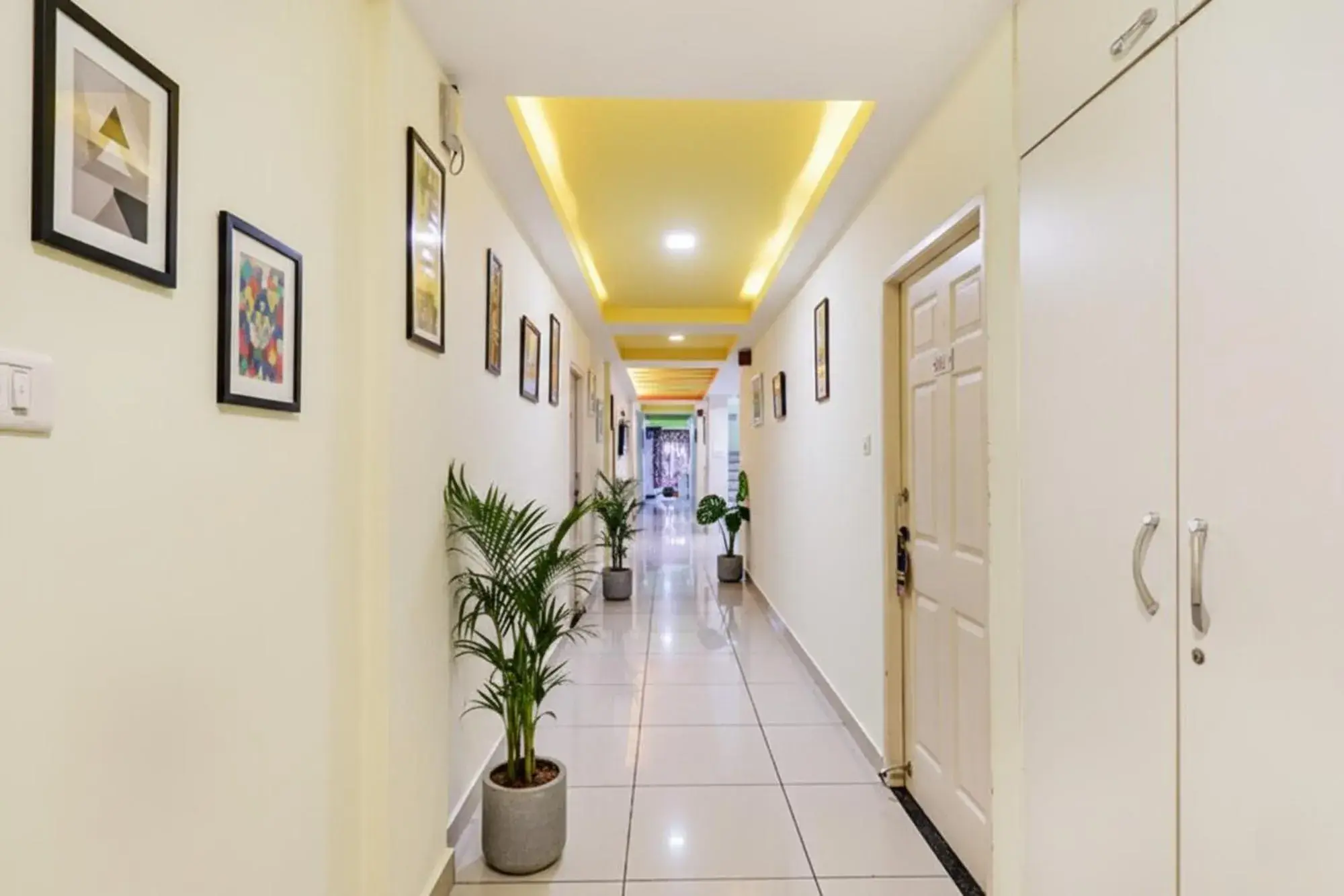 Lobby or reception in Fabhotel Colors Service Apartment - Nr MRC Nagar Lobby or reception in Fabhotel Colors Service Apartment - Nr MRC Nagar