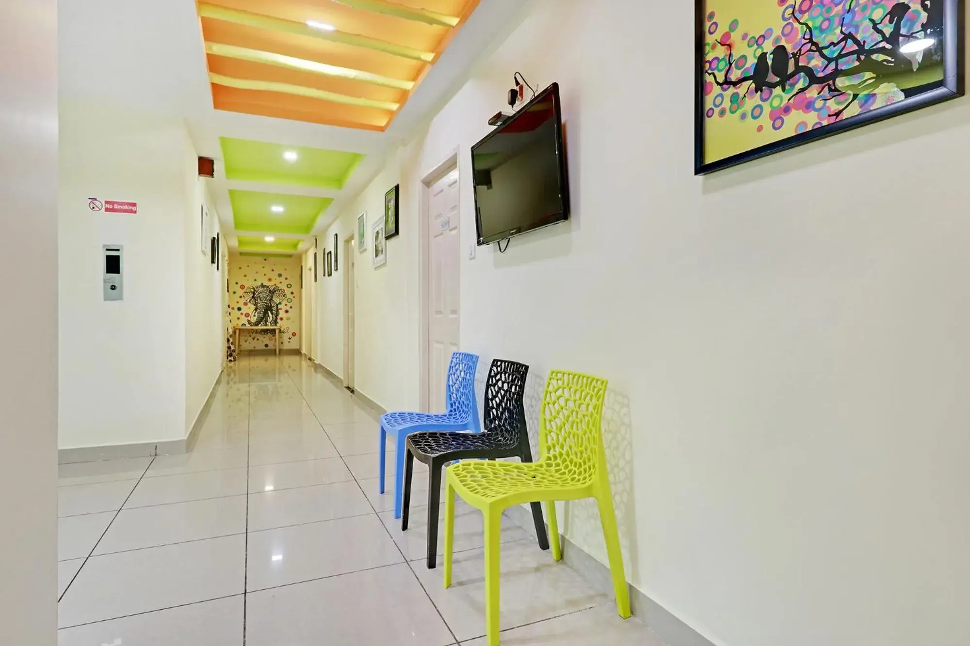 Lobby or reception in Fabhotel Colors Service Apartment - Nr MRC Nagar Lobby or reception in Fabhotel Colors Service Apartment - Nr MRC Nagar