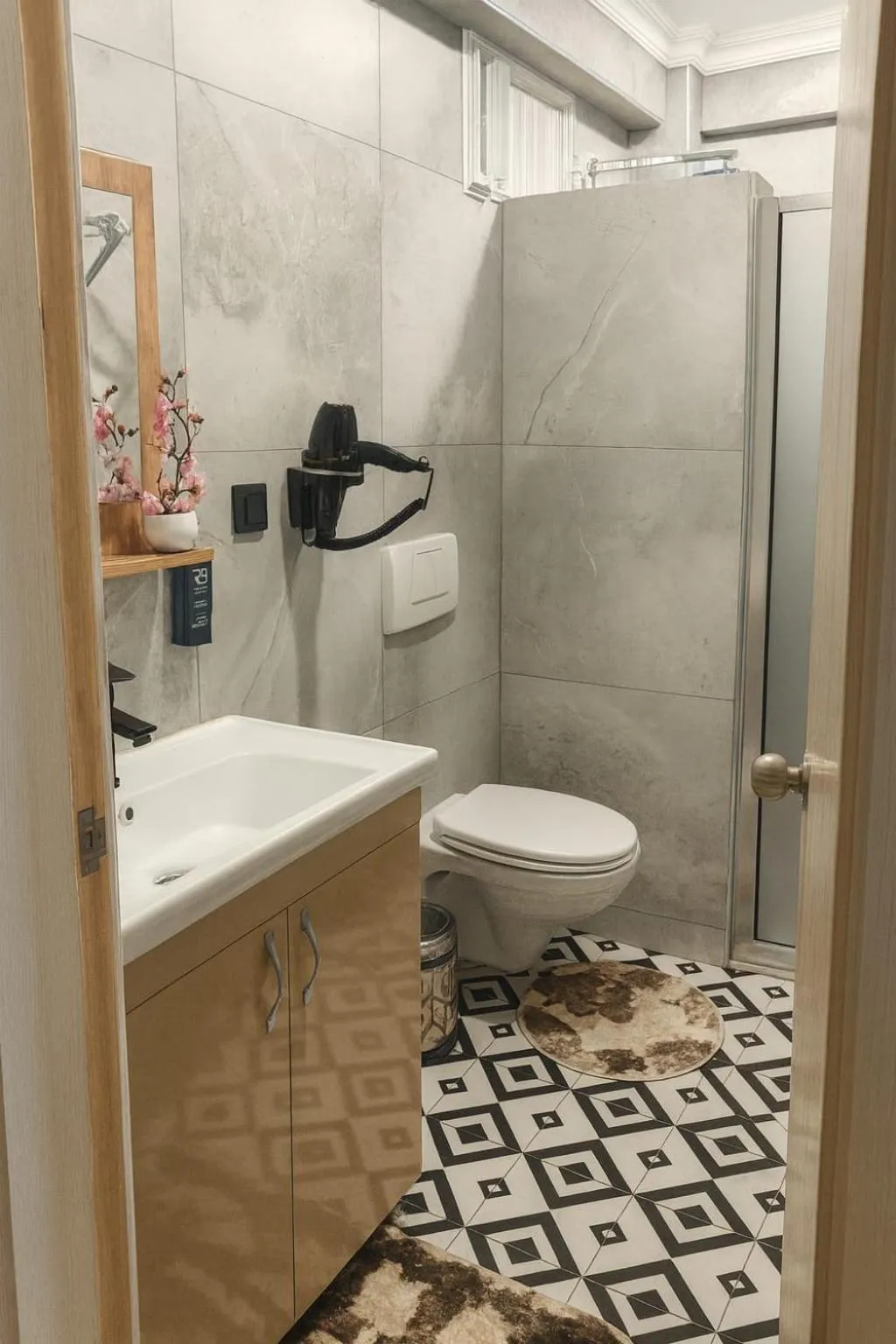 Shower in Sare Apartments - Sultanahmet