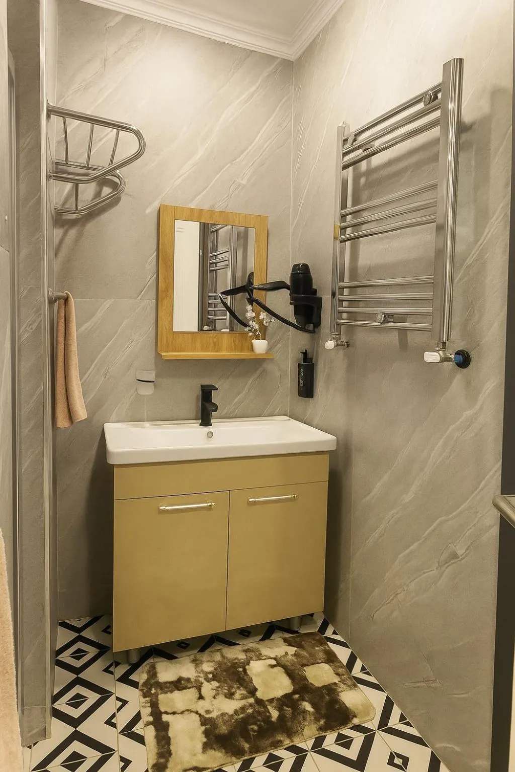 Shower in Sare Apartments - Sultanahmet