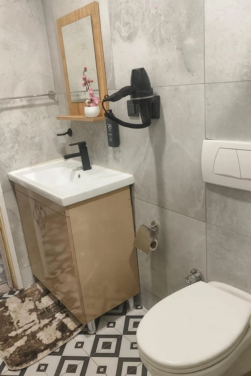 Toilet in Sare Apartments - Sultanahmet