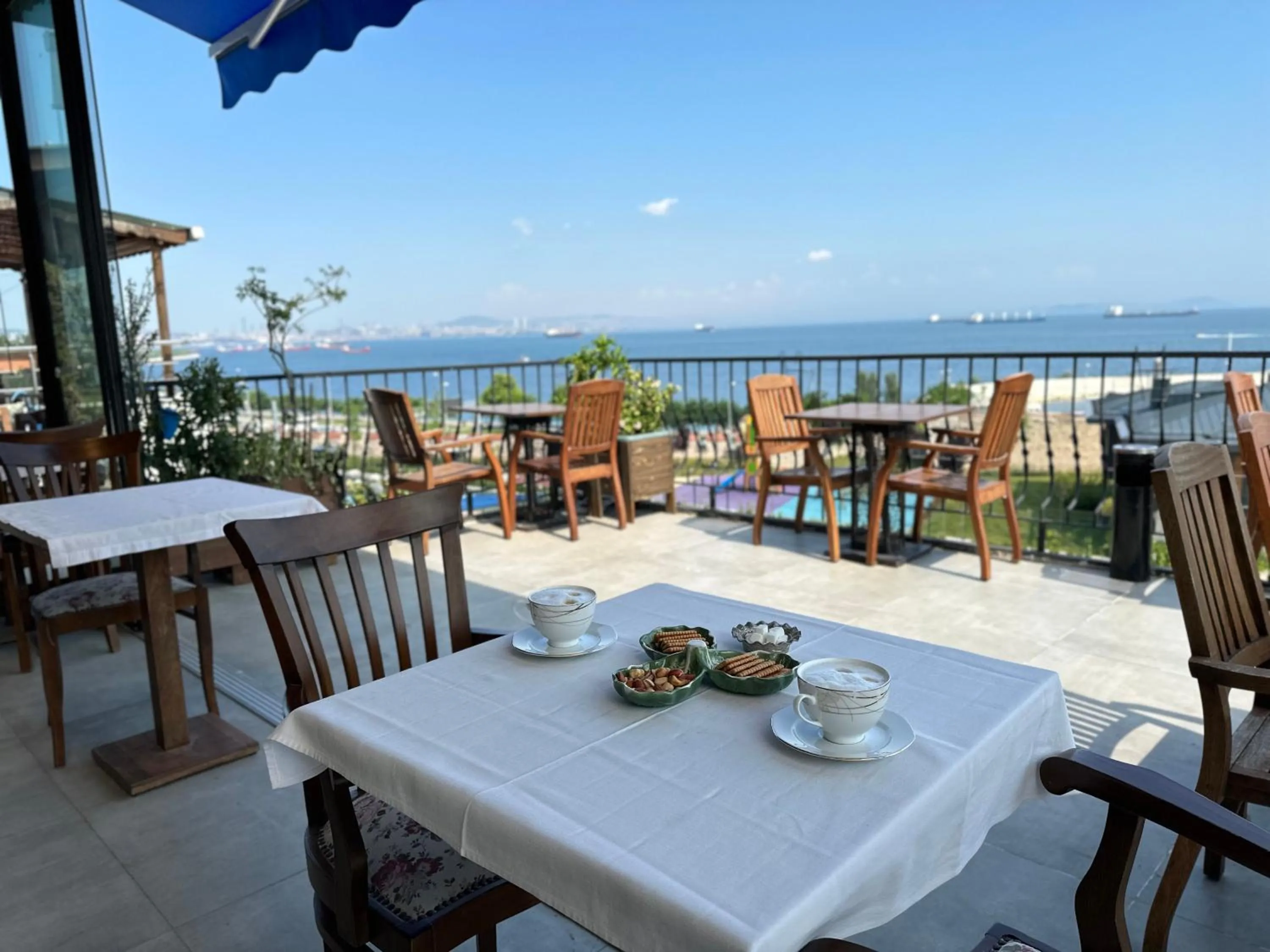 Restaurant/places to eat in Queen Seagull Boutique Hotel