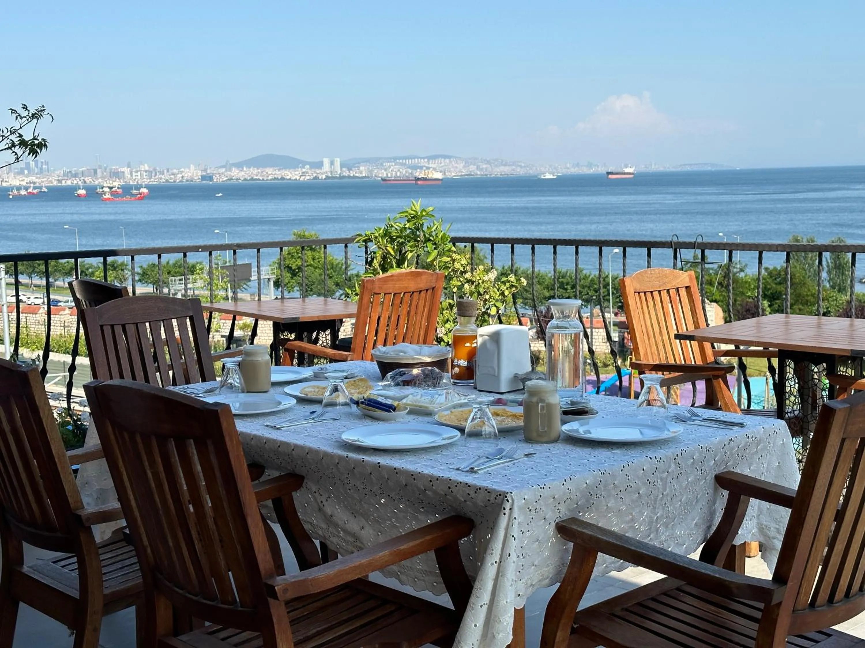 Restaurant/places to eat in Queen Seagull Boutique Hotel