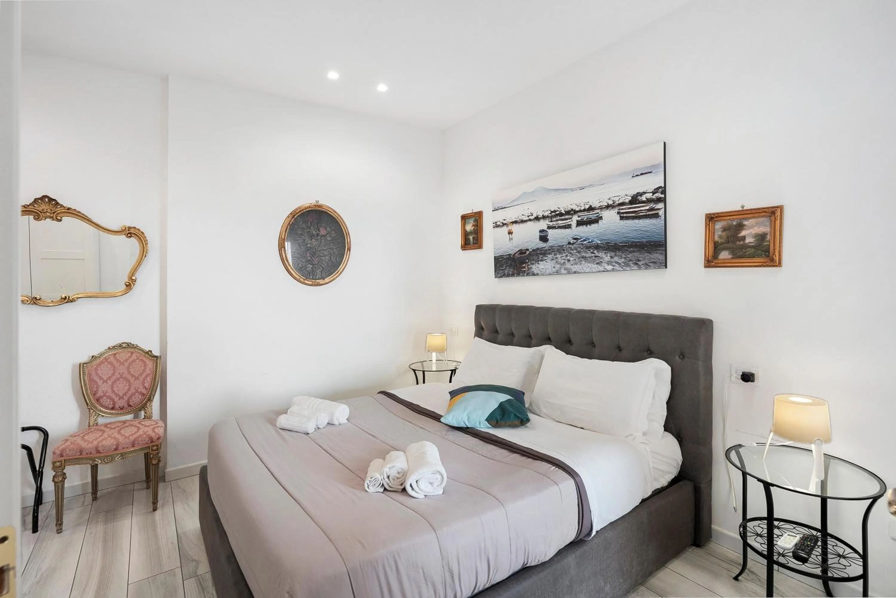 Living room, Bed in Di Palma Suite Museum