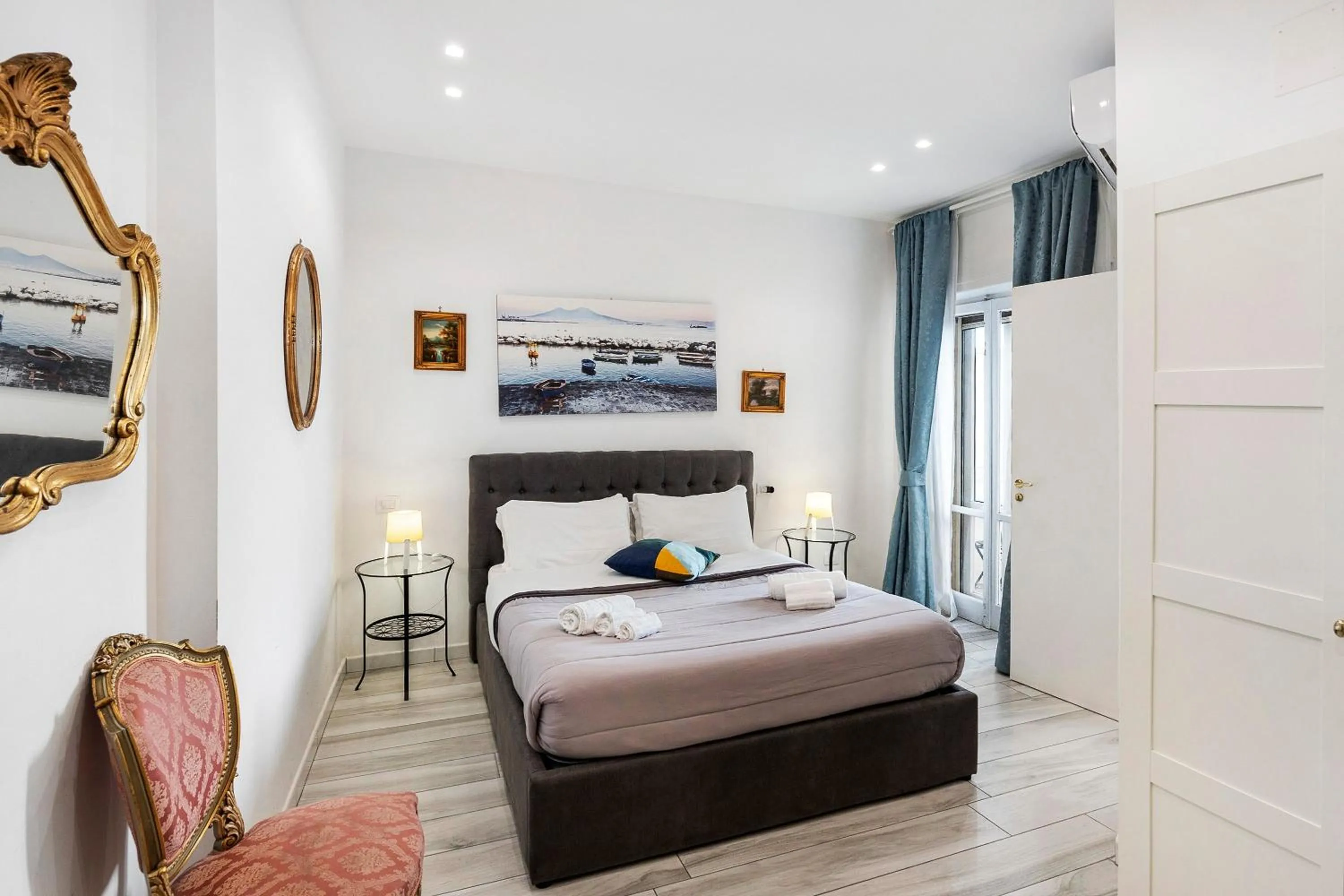 Living room, Bed in Di Palma Suite Museum