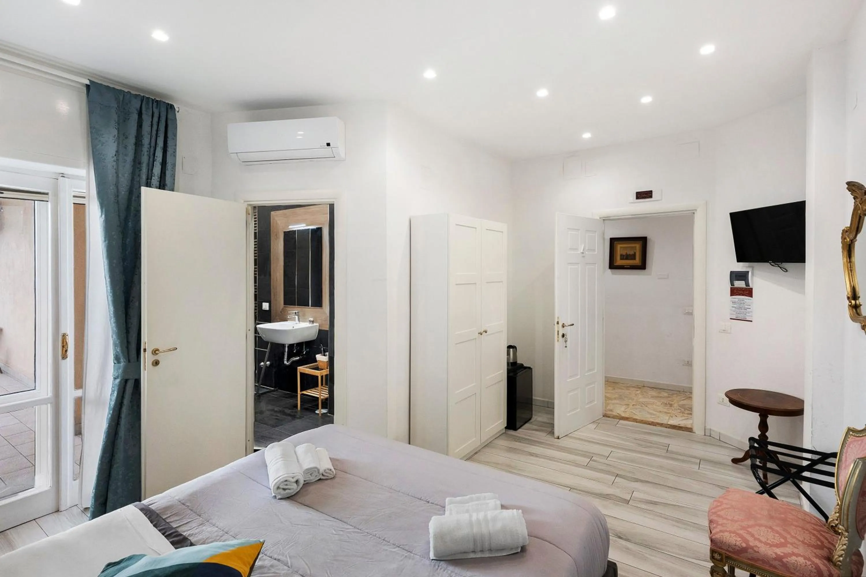 Living room, Bed in Di Palma Suite Museum