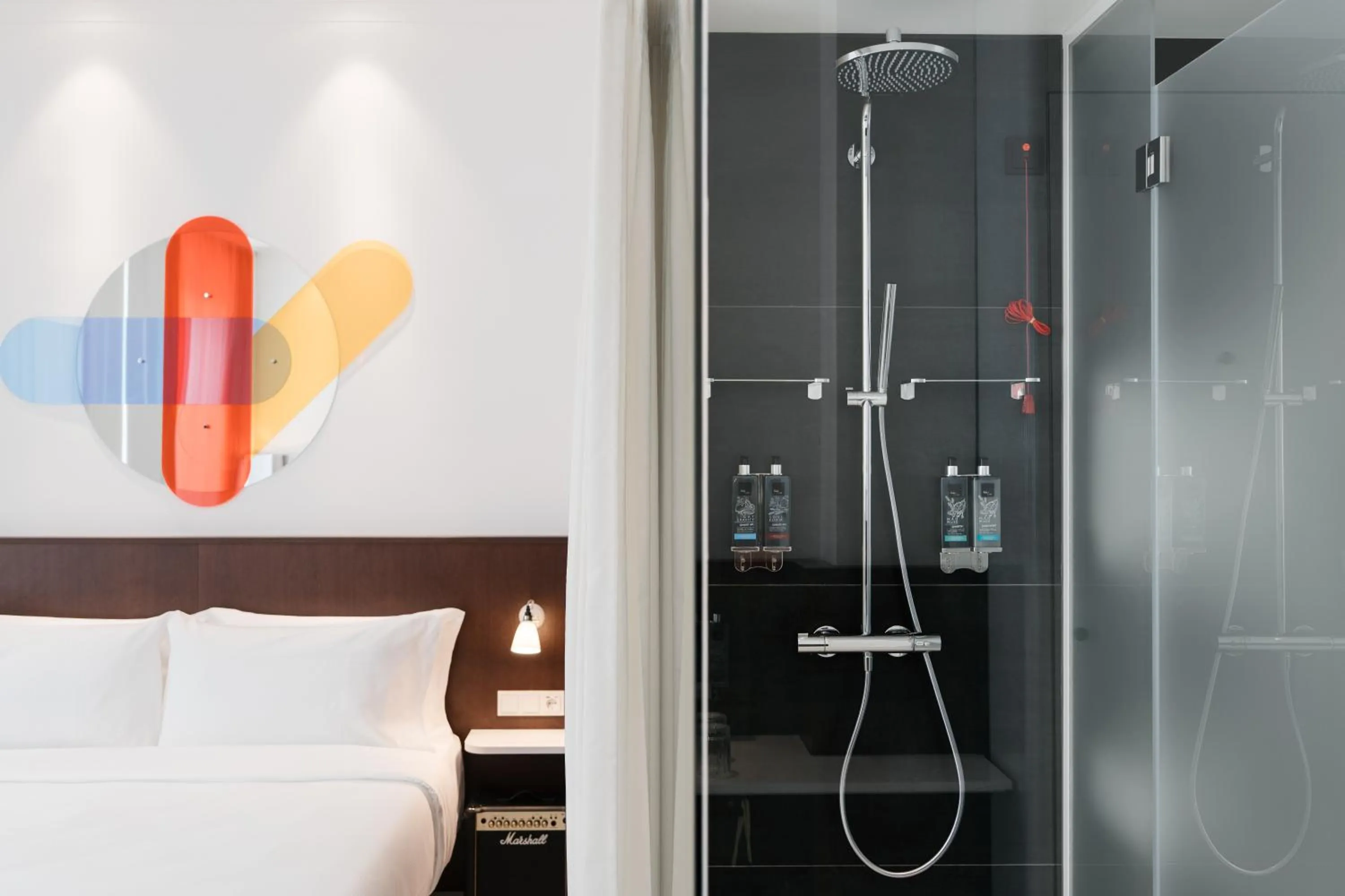 Shower, Bed in Ruby Giulia Hotel Rome