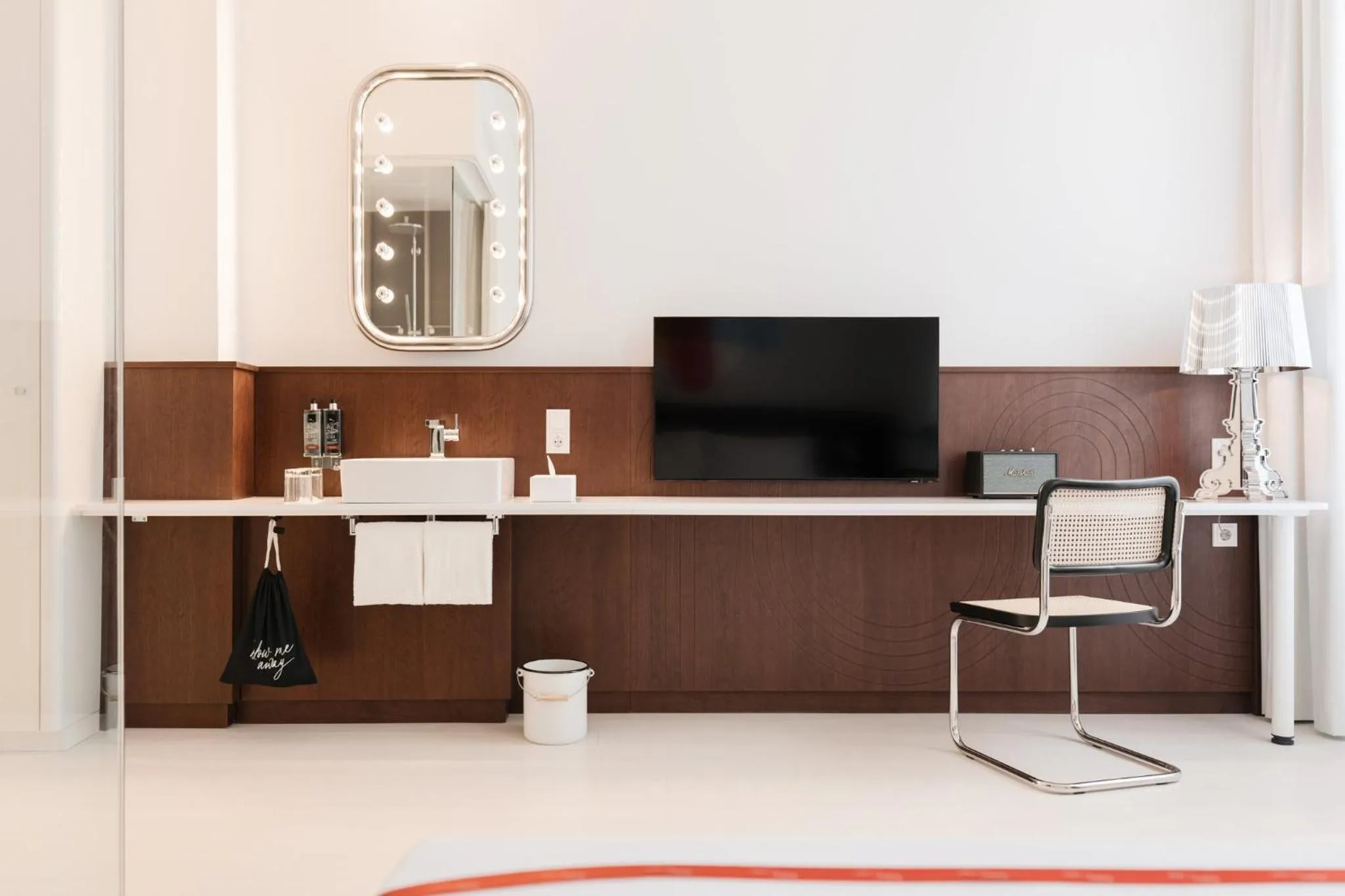 TV and multimedia in Ruby Giulia Hotel Rome