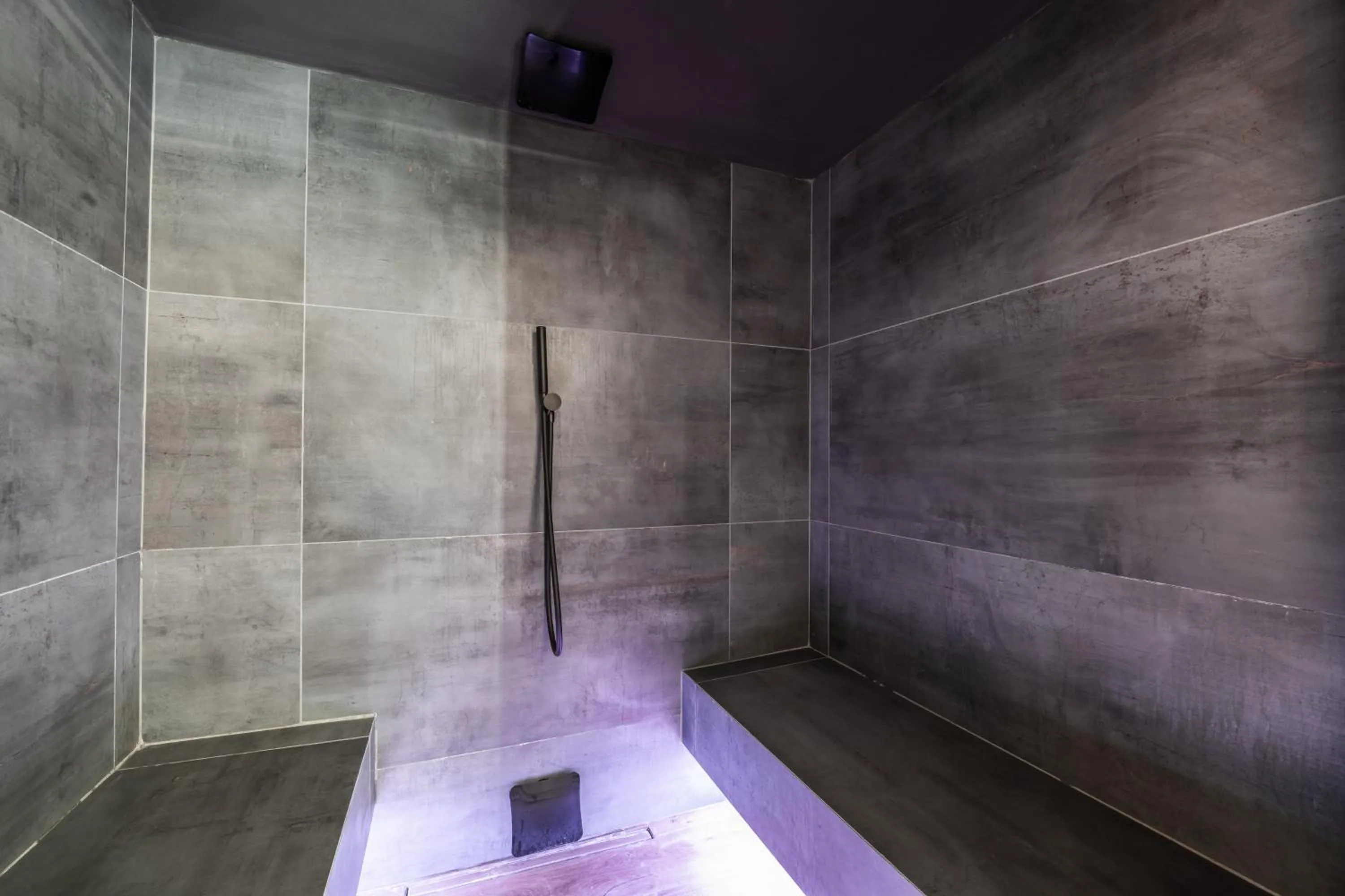 Steam room in Albergo Garni Edy (B&B)