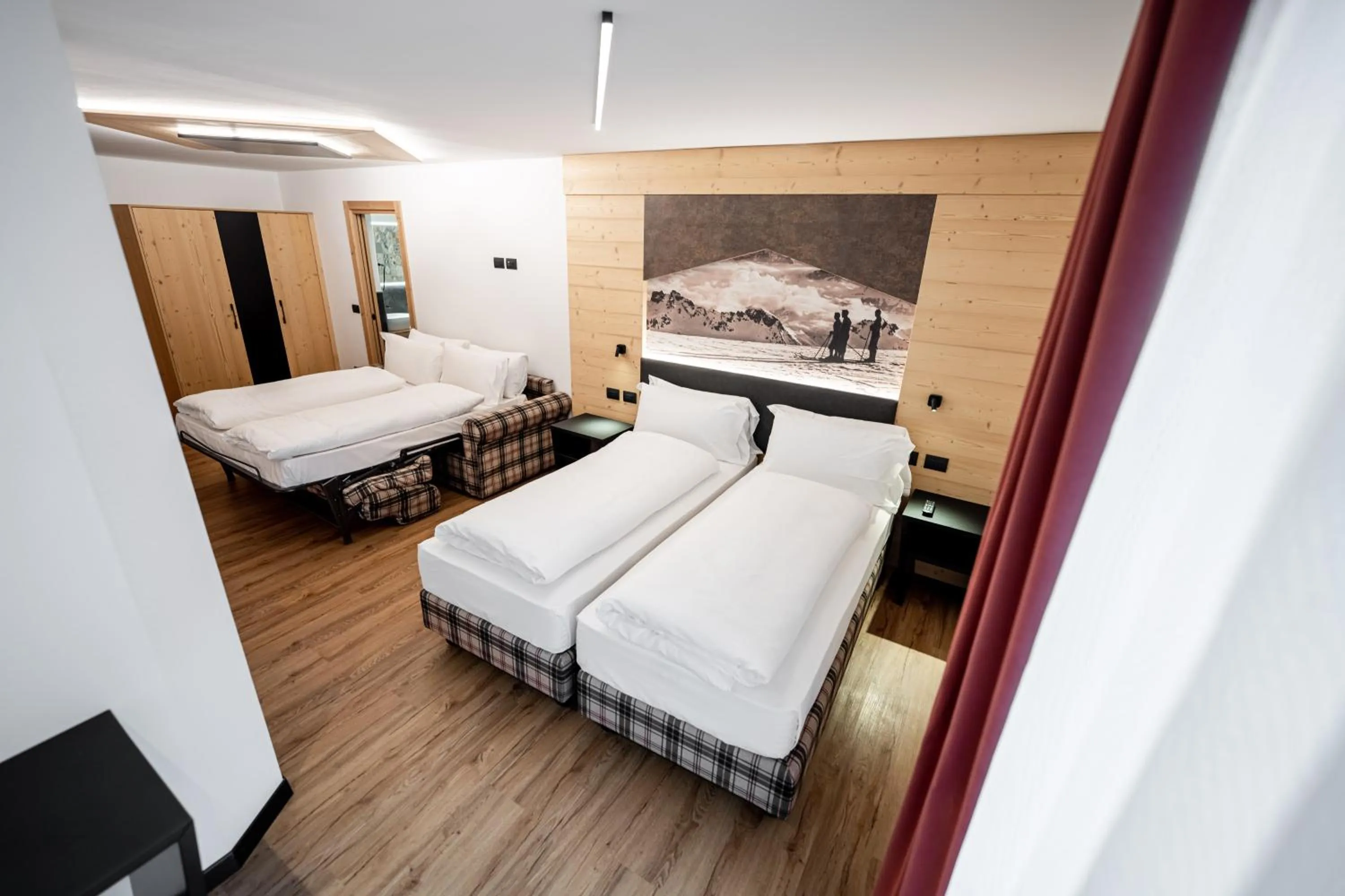 Photo of the whole room, Bed in Albergo Garni Edy (B&B)