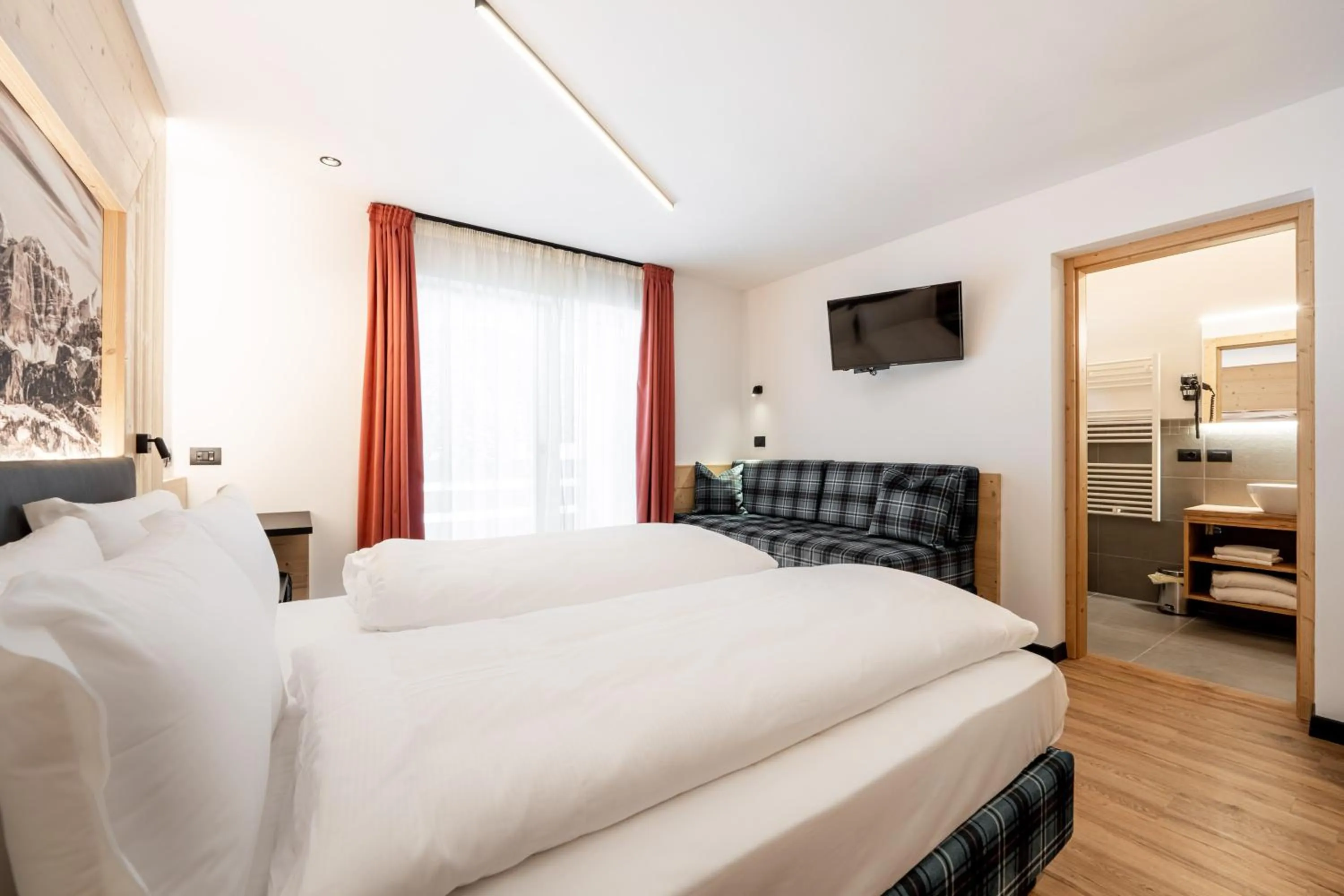 Photo of the whole room, Bed in Albergo Garni Edy (B&B)