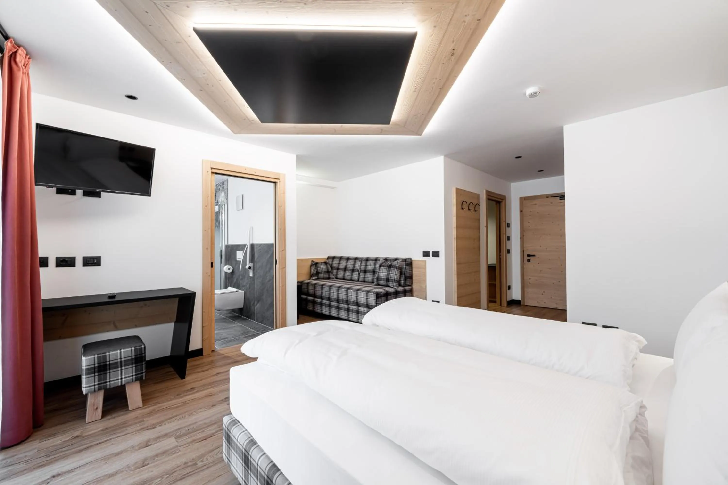 Photo of the whole room, Bed in Albergo Garni Edy (B&B)