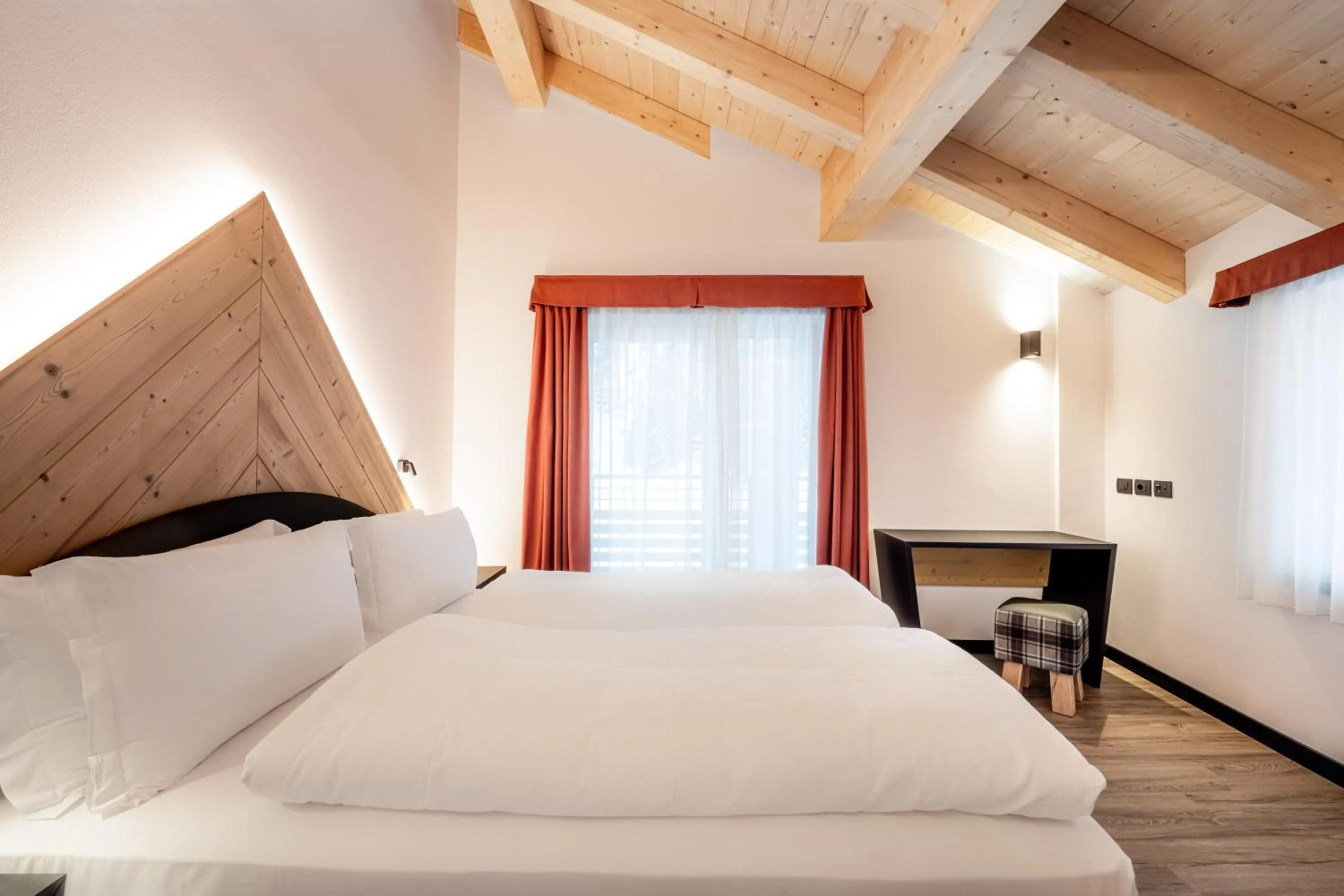 Photo of the whole room, Bed in Albergo Garni Edy (B&B)