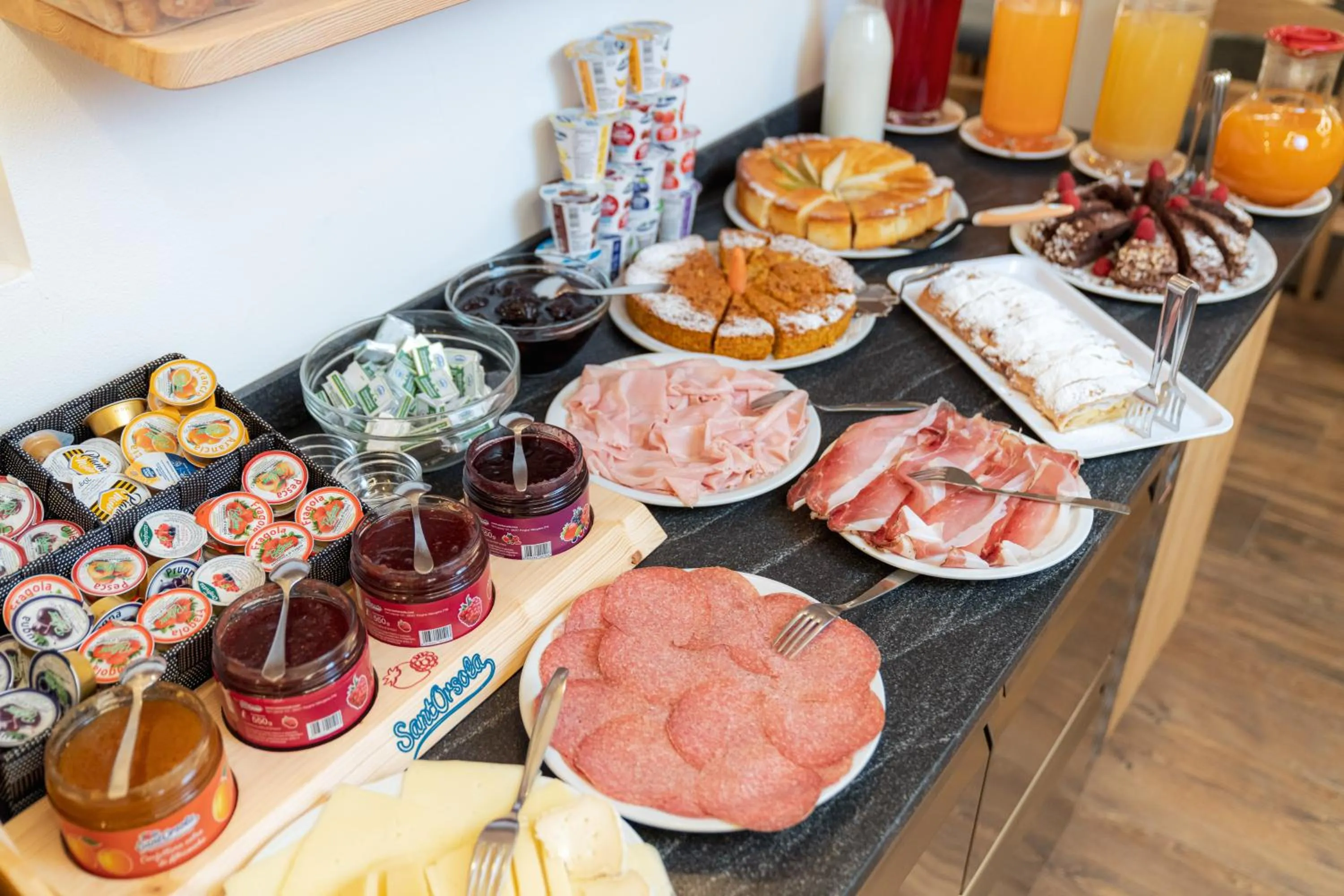 Breakfast in Albergo Garni Edy (B&B)