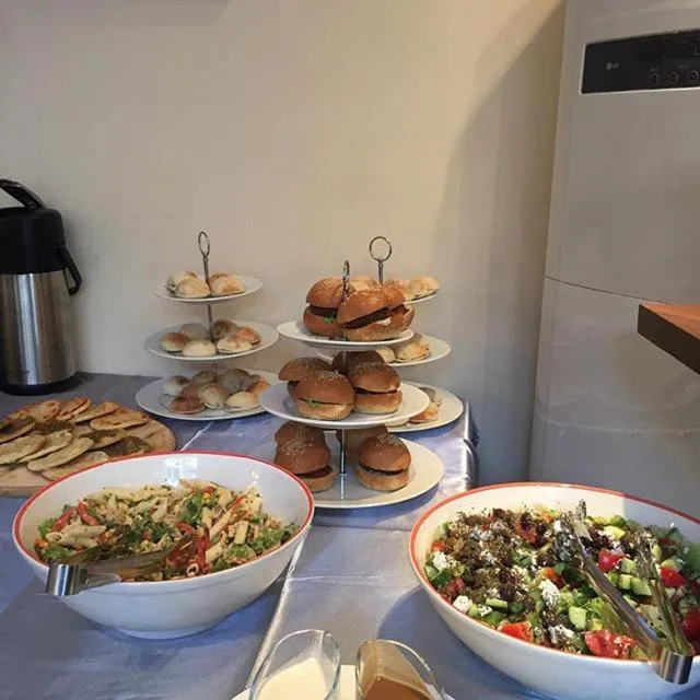 Restaurant/places to eat in Scarlet Lodge