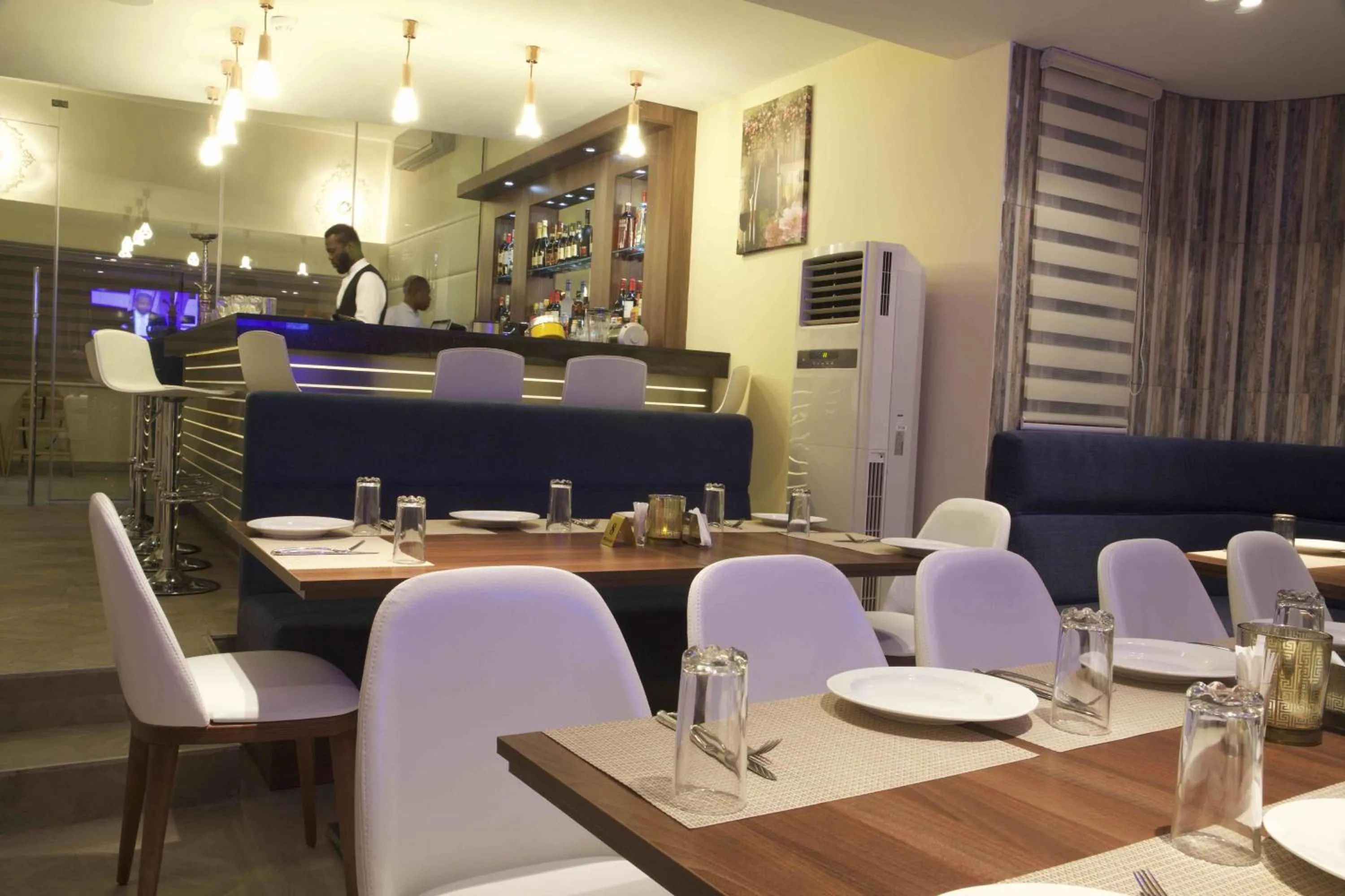 Restaurant/places to eat in Scarlet Lodge