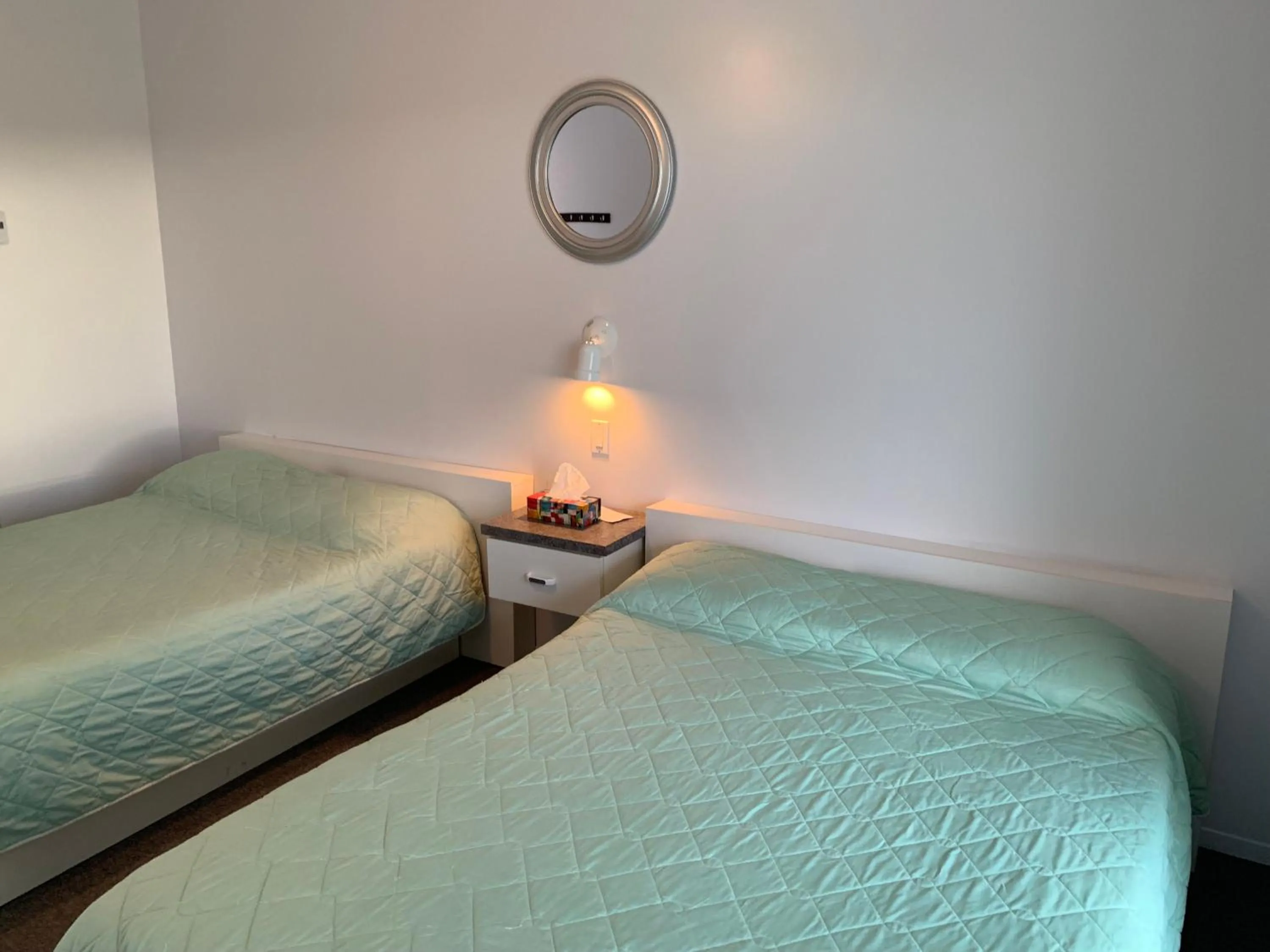 Bedroom, Bed in Auberge Motel Panorama