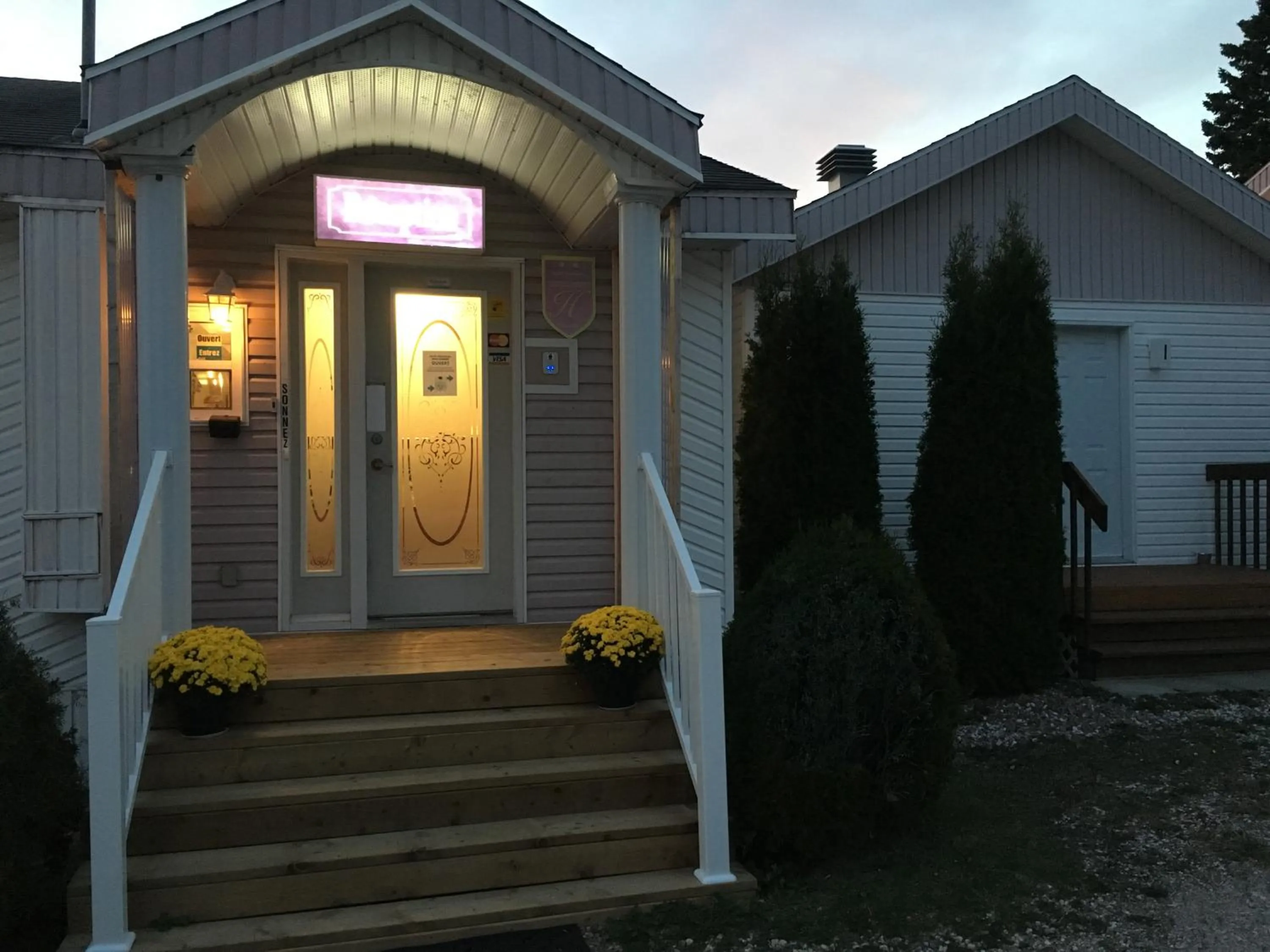 Facade/entrance in Auberge Motel Panorama