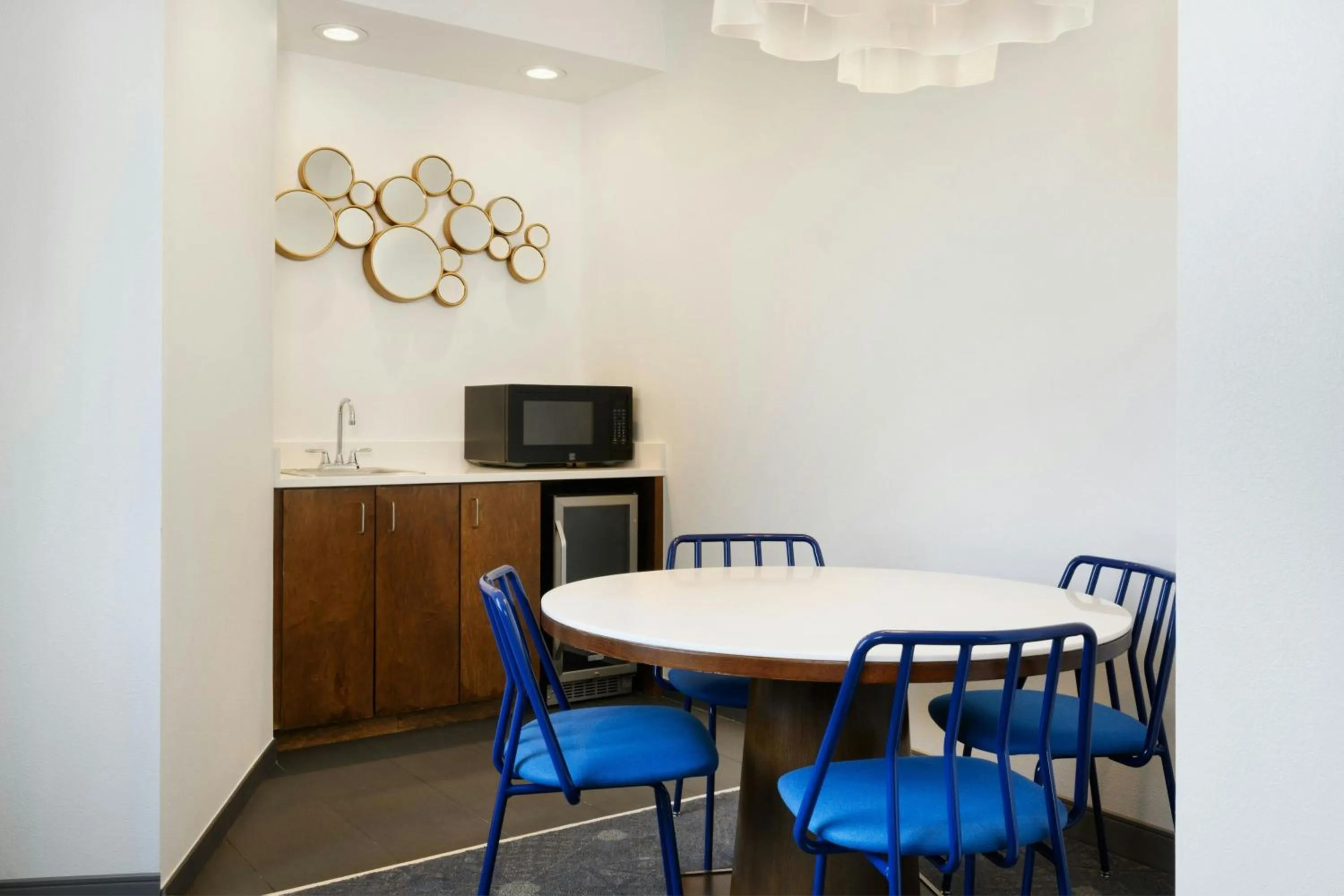 Lounge or bar in Aloft Greenville Downtown