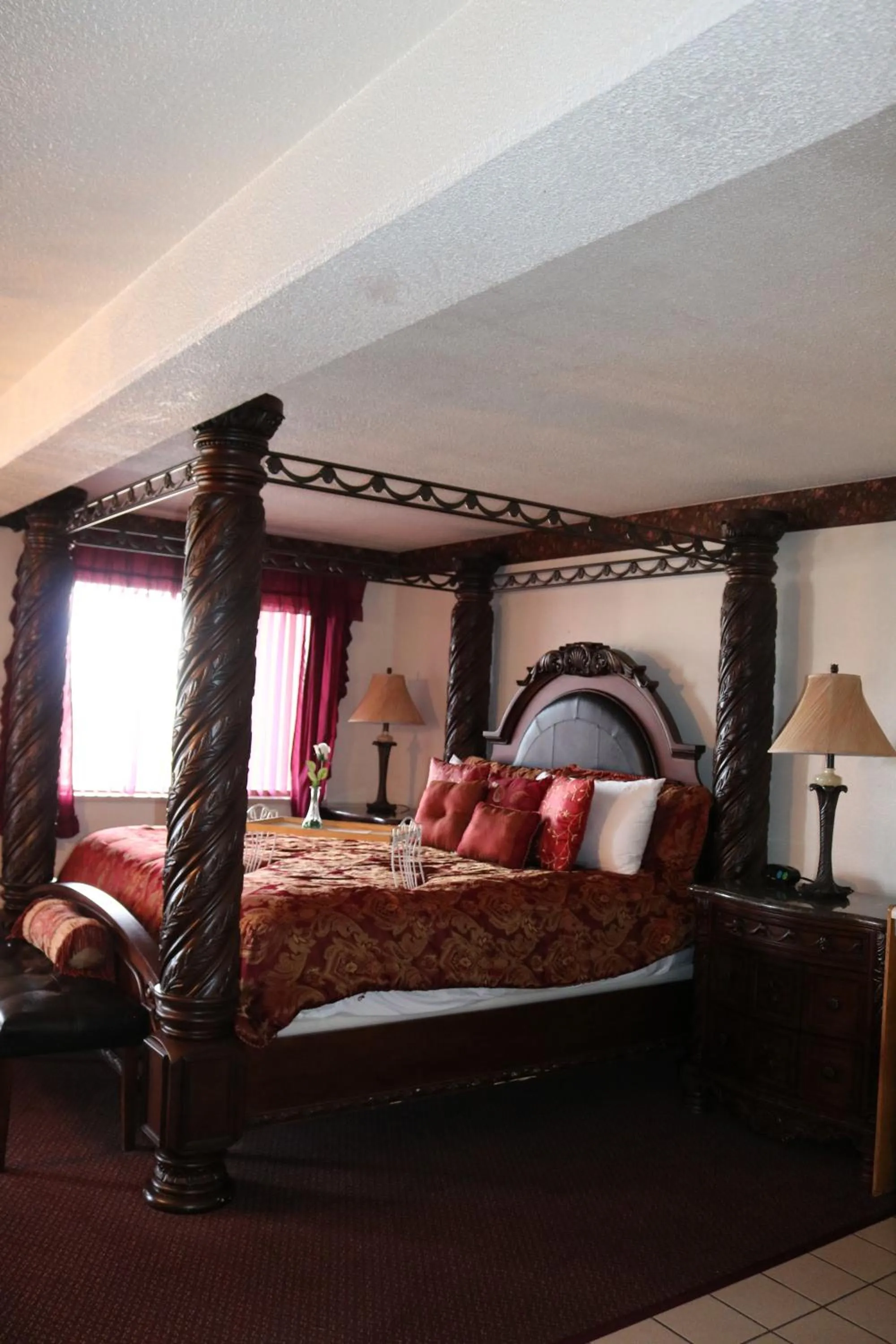 Bed in Dakota Inn