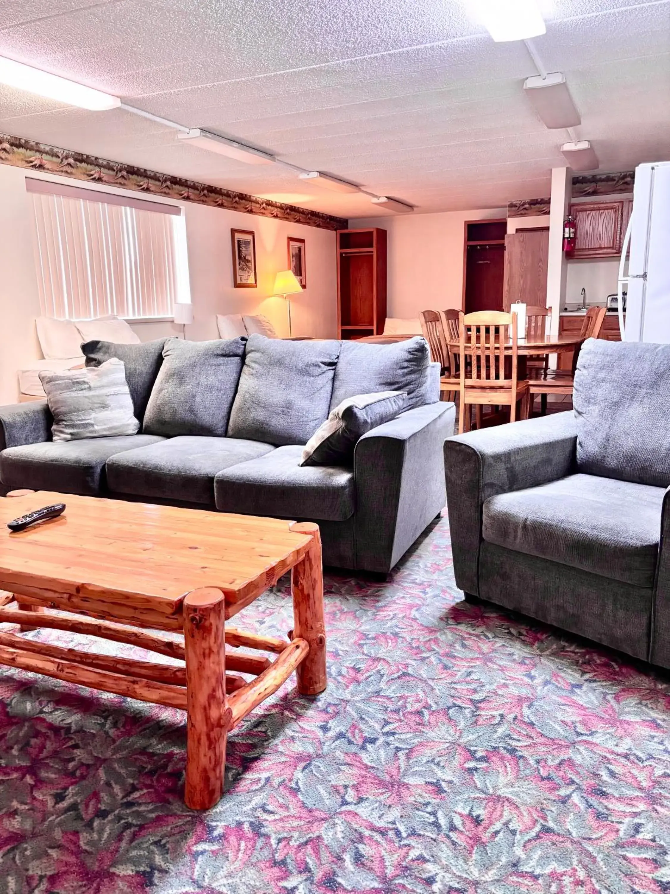 Deluxe Family Room in Dakota Inn Deluxe Family Room in Dakota Inn