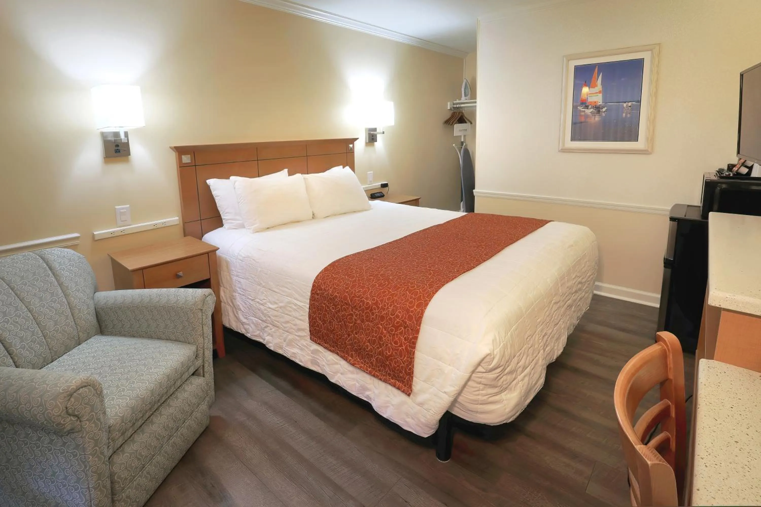 Photo of the whole room, Bed in Fleur de Lis Beach Motel