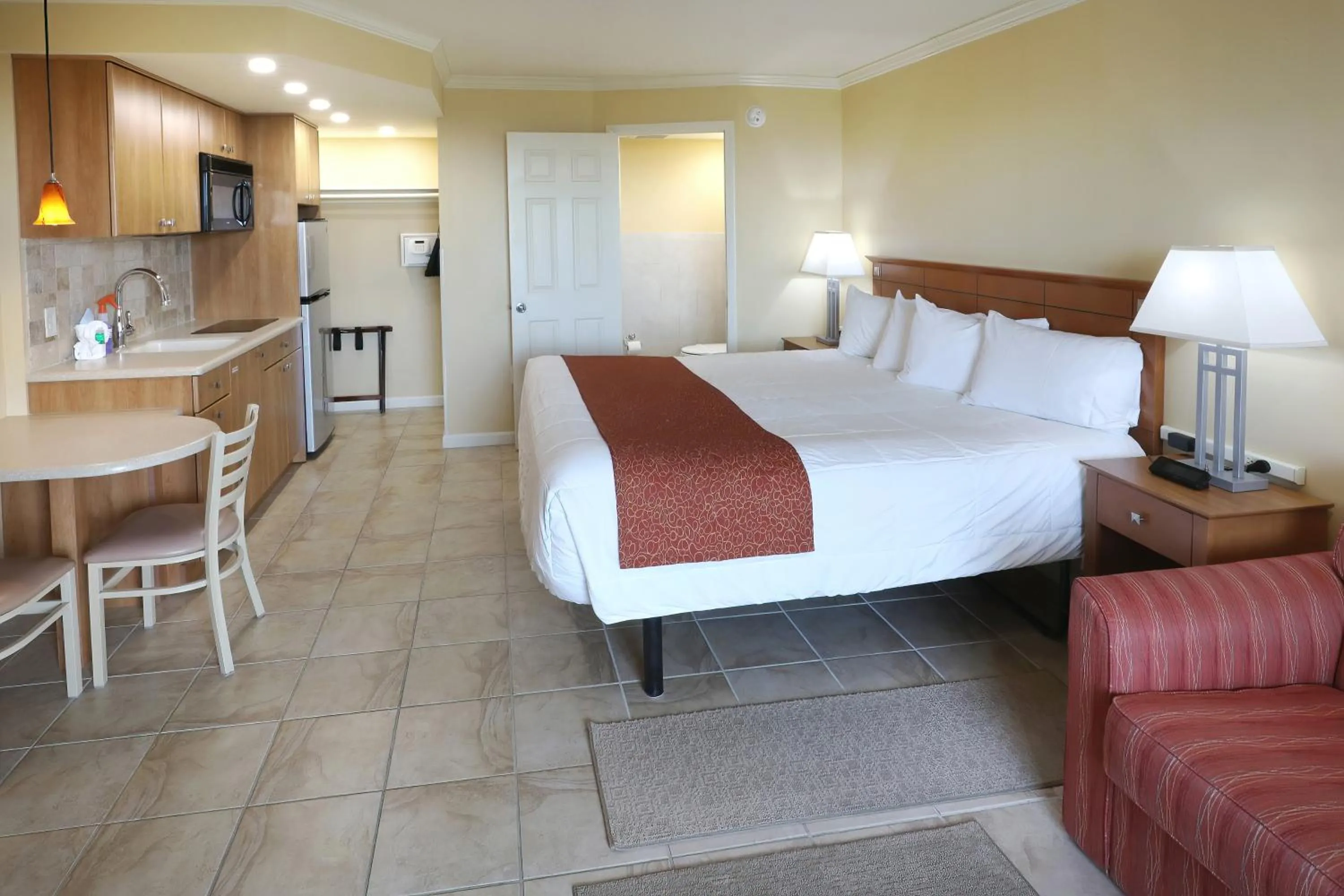 Bed in Fleur de Lis Beach Motel