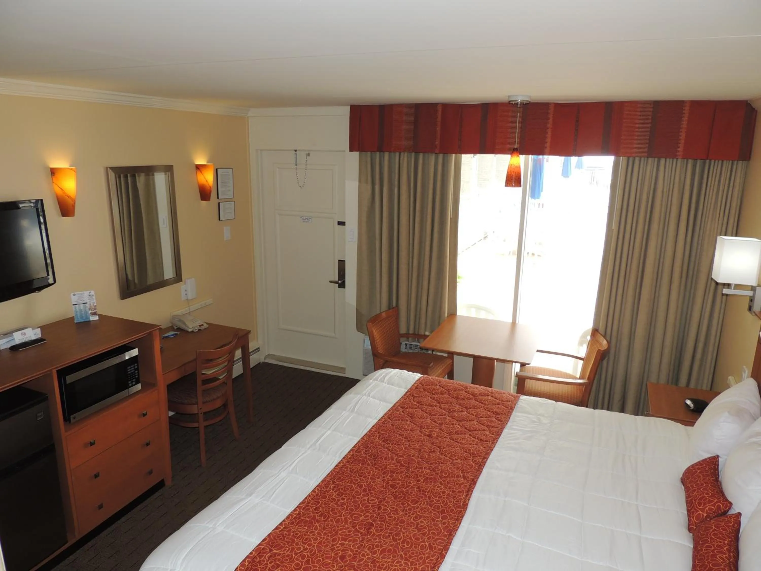 Photo of the whole room, Bed in Fleur de Lis Beach Motel