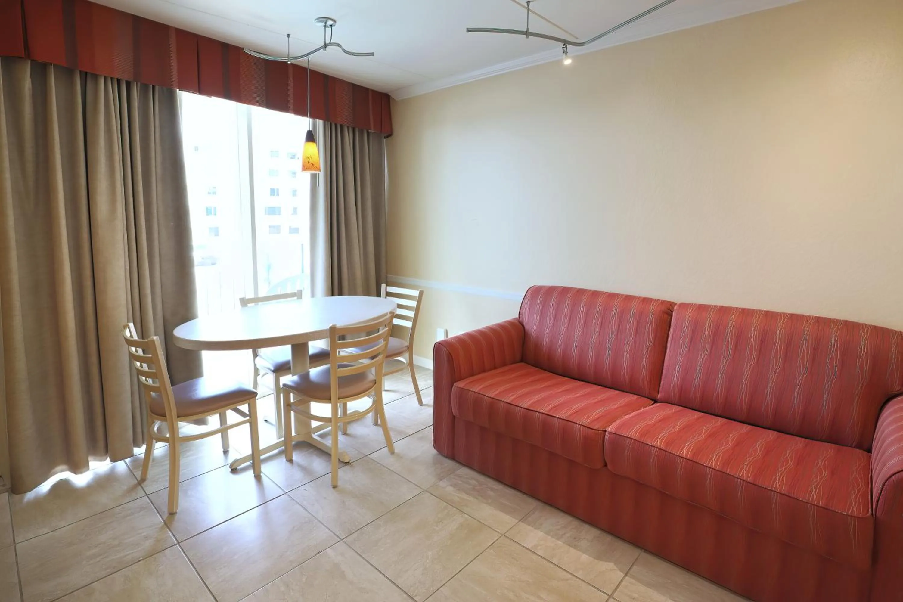 Seating area in Fleur de Lis Beach Motel