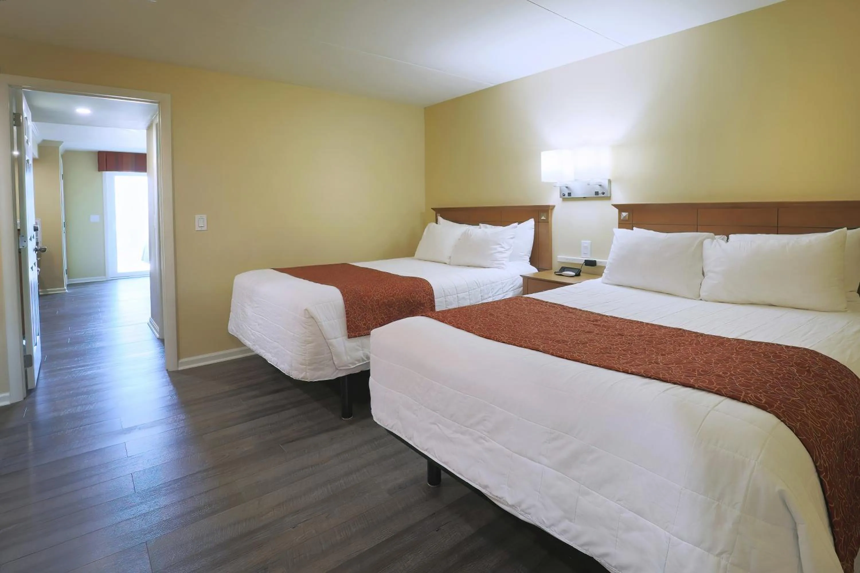 Bedroom, Bed in Fleur de Lis Beach Motel