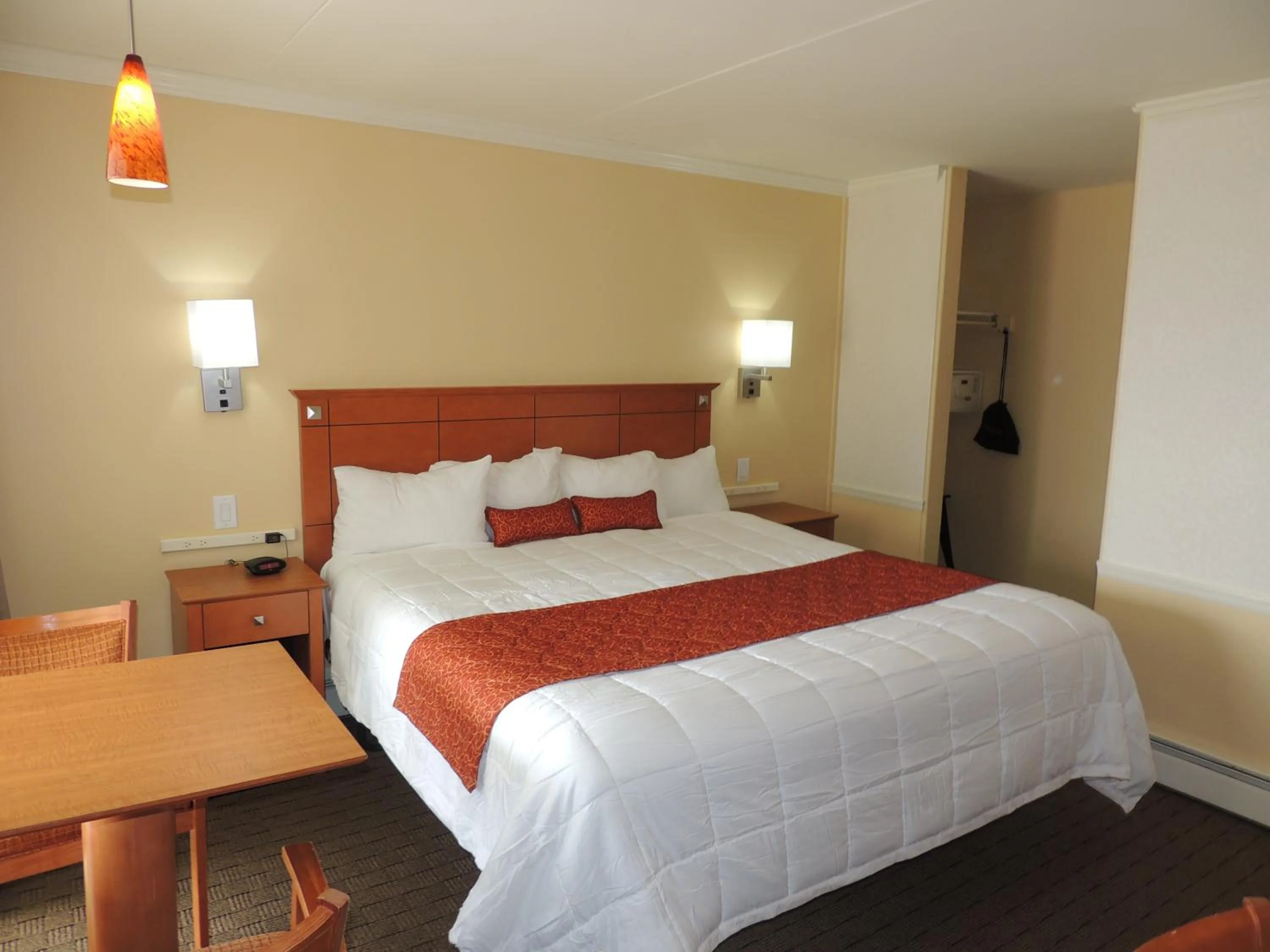 Photo of the whole room, Bed in Fleur de Lis Beach Motel