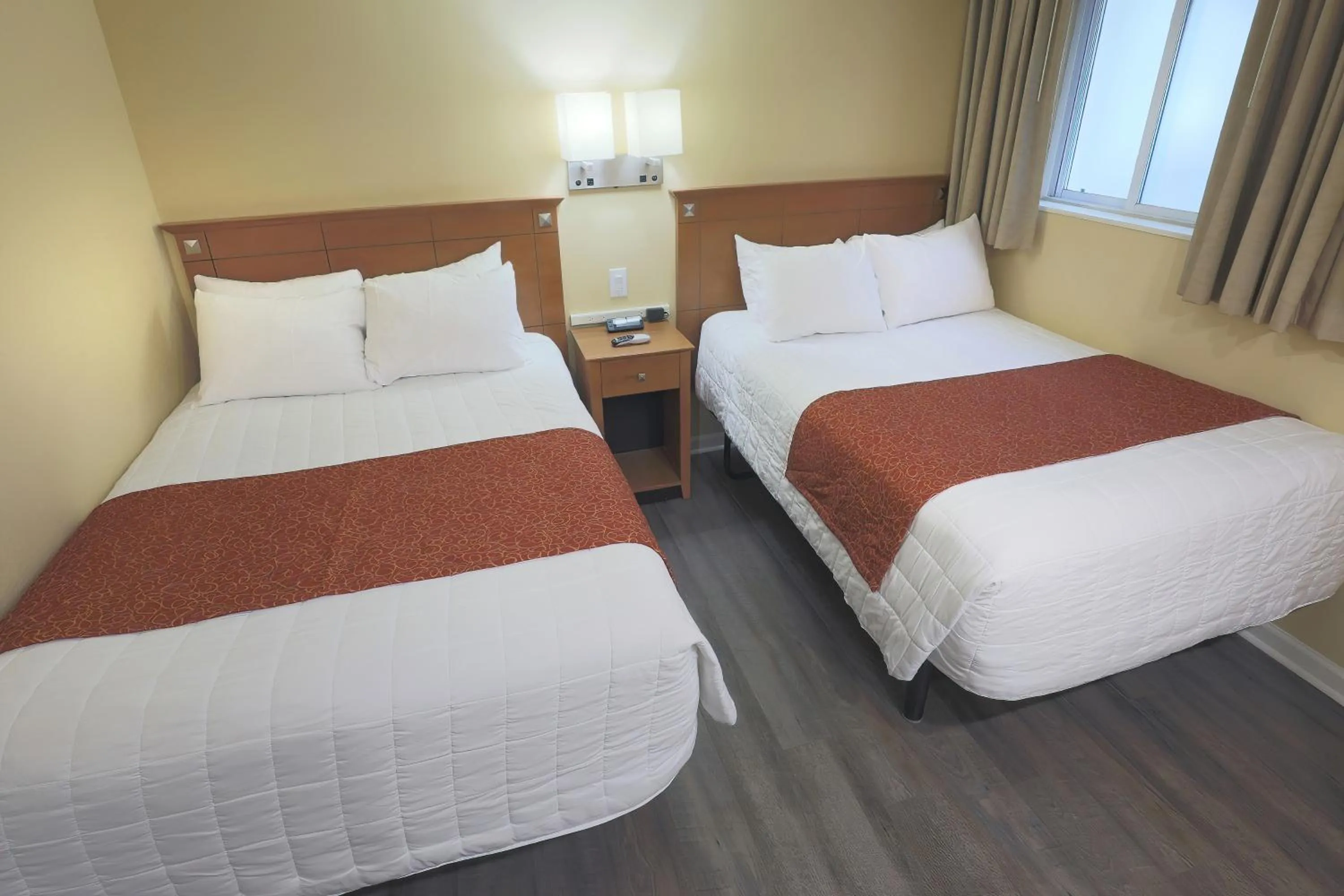 Bed in Fleur de Lis Beach Motel