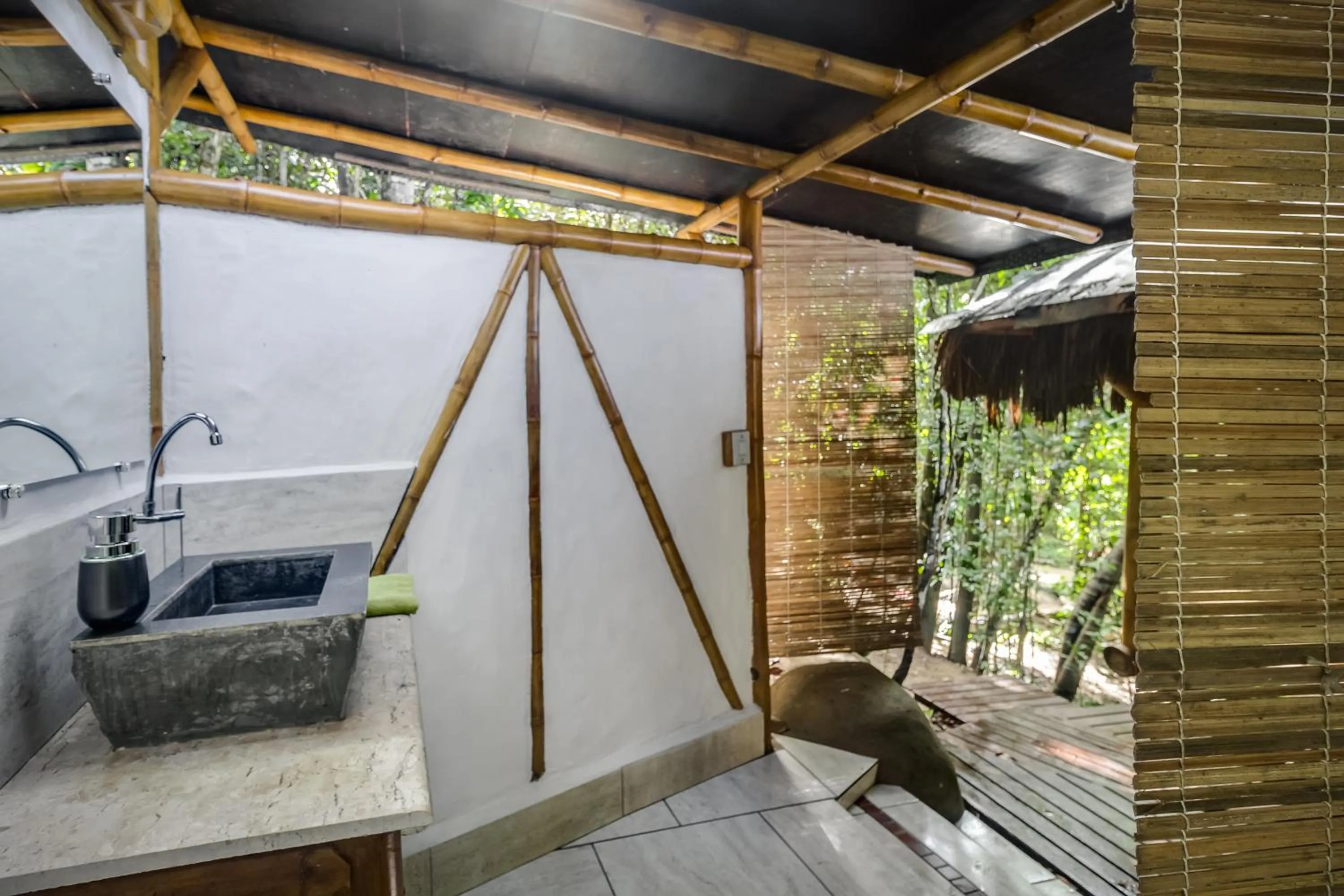 Bathroom in Universo Pol Bamboo Hostel