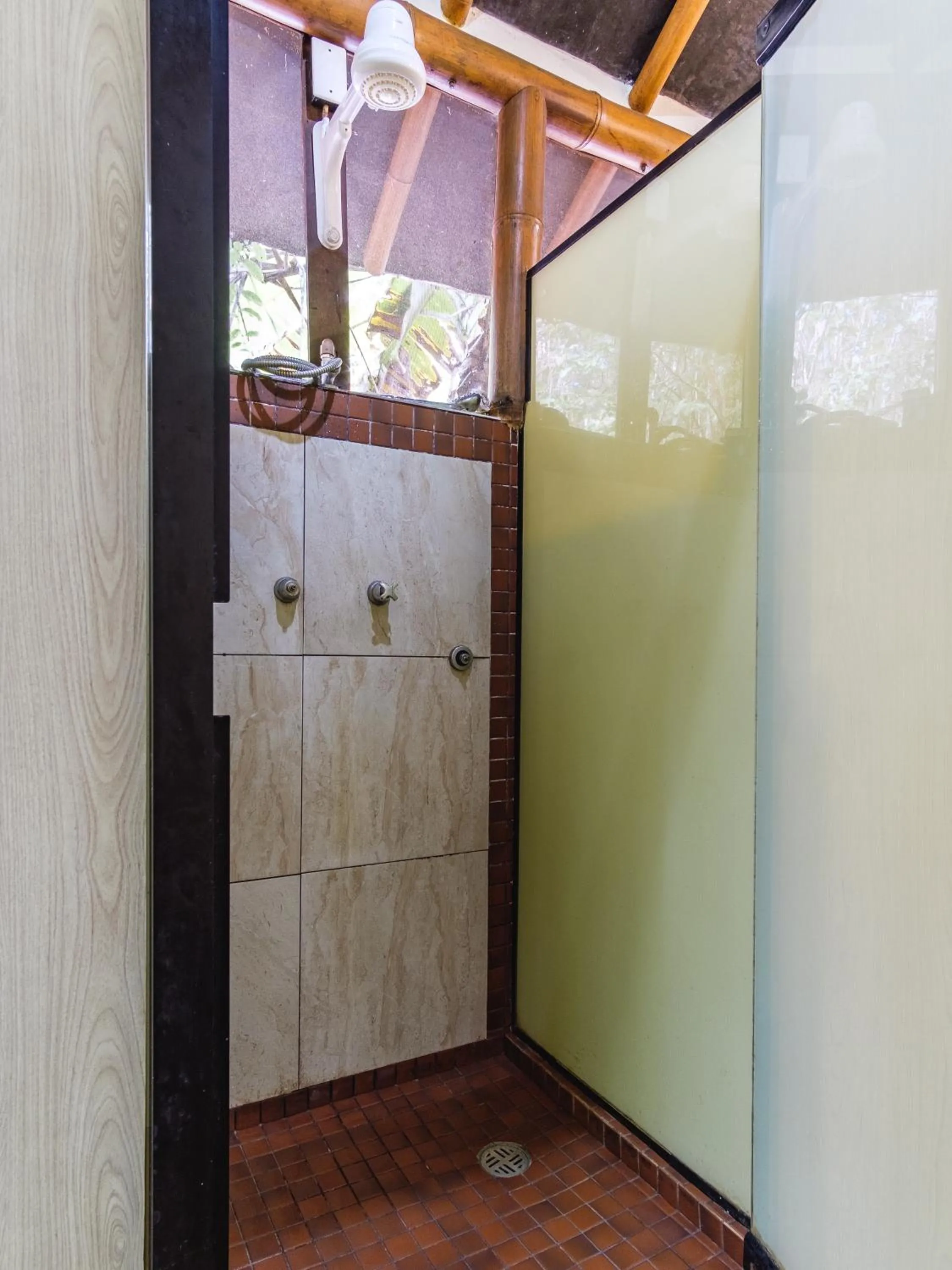 Bathroom in Universo Pol Bamboo Hostel