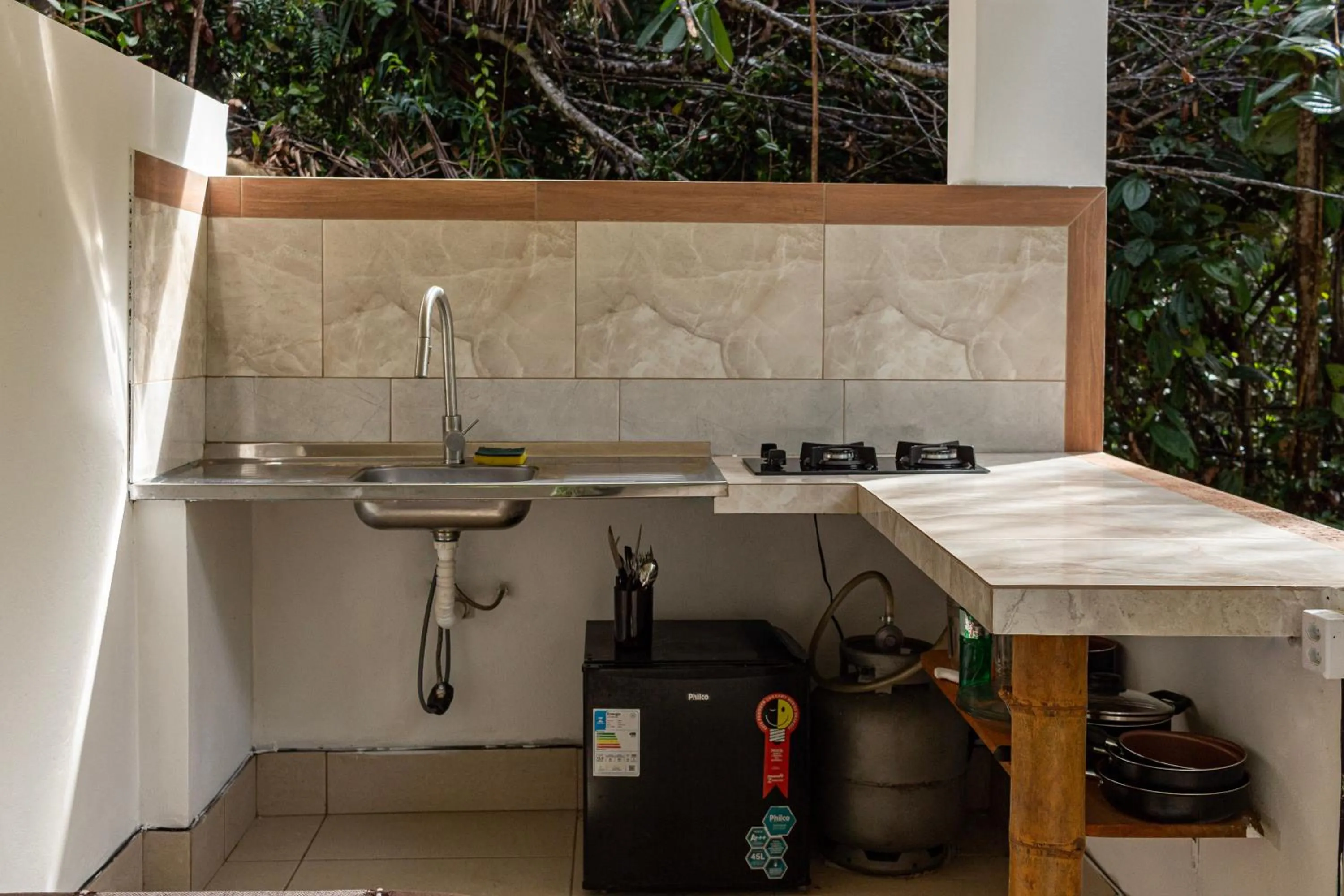 Kitchen or kitchenette in Universo Pol Bamboo Hostel