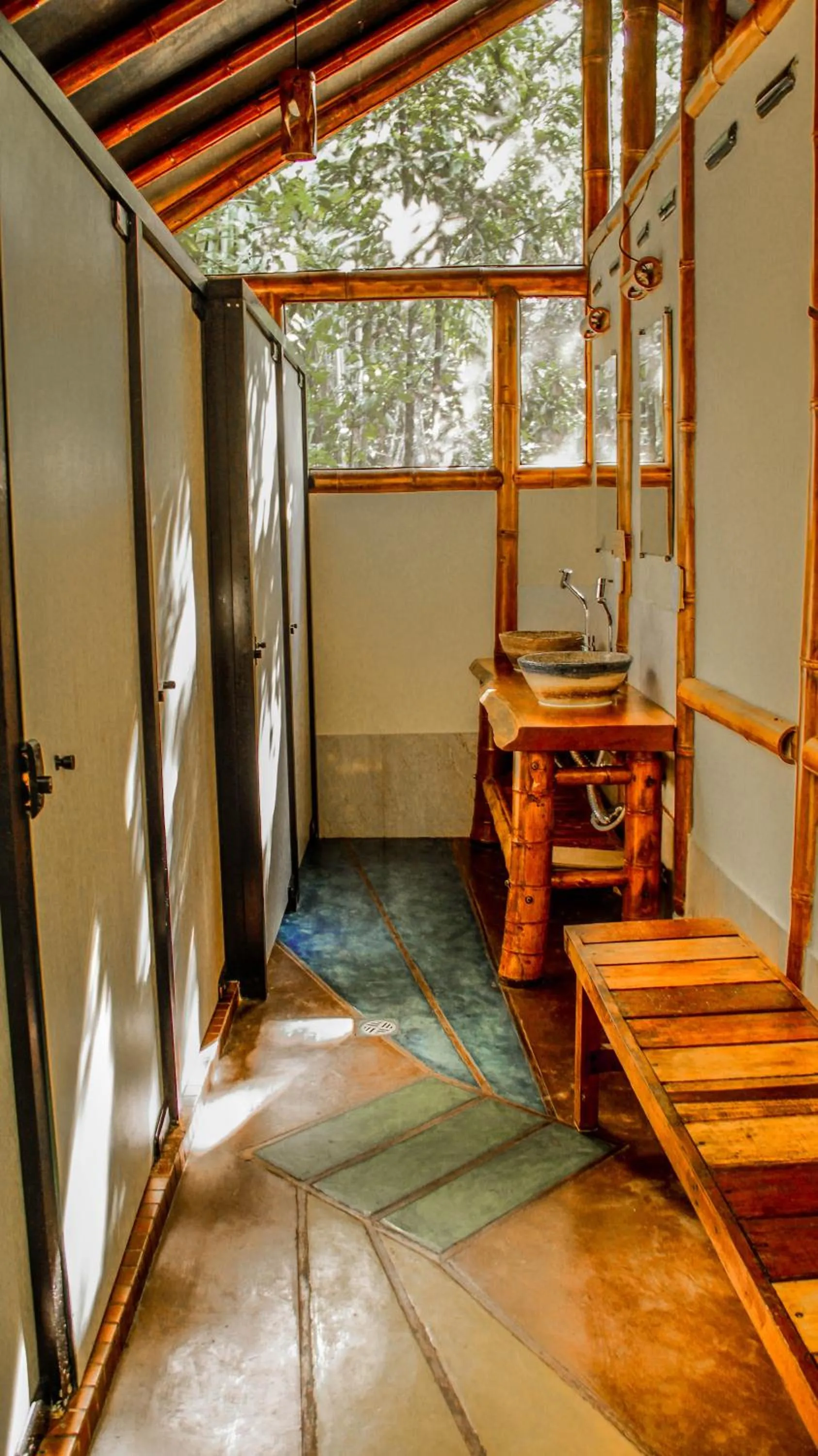 Bathroom in Universo Pol Bamboo Hostel