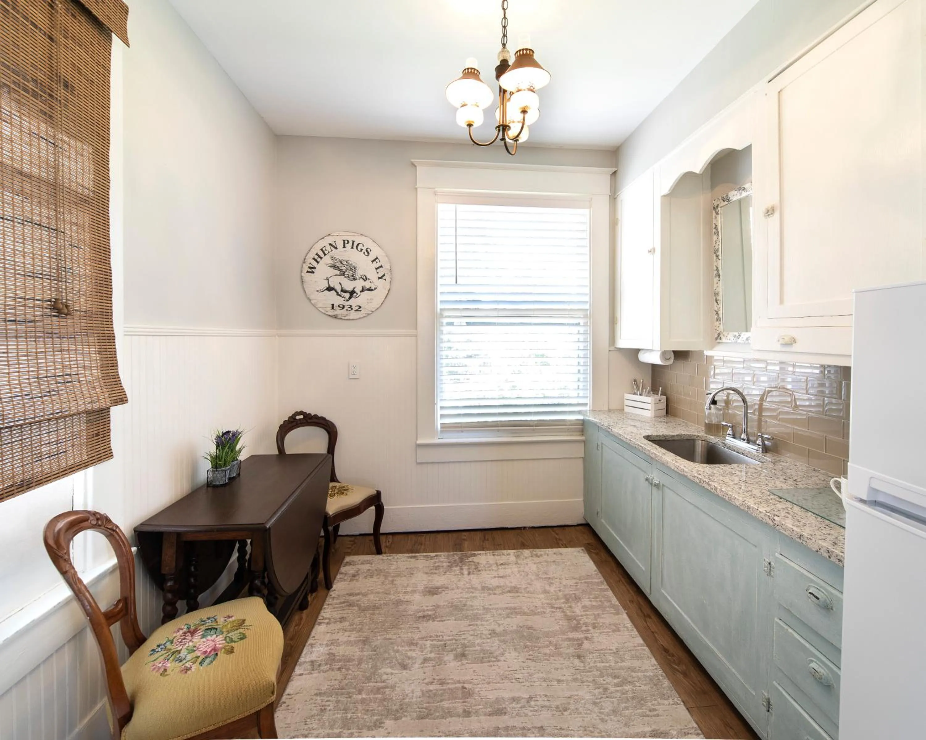 Kitchen or kitchenette in Katy House Bed and Breakfast