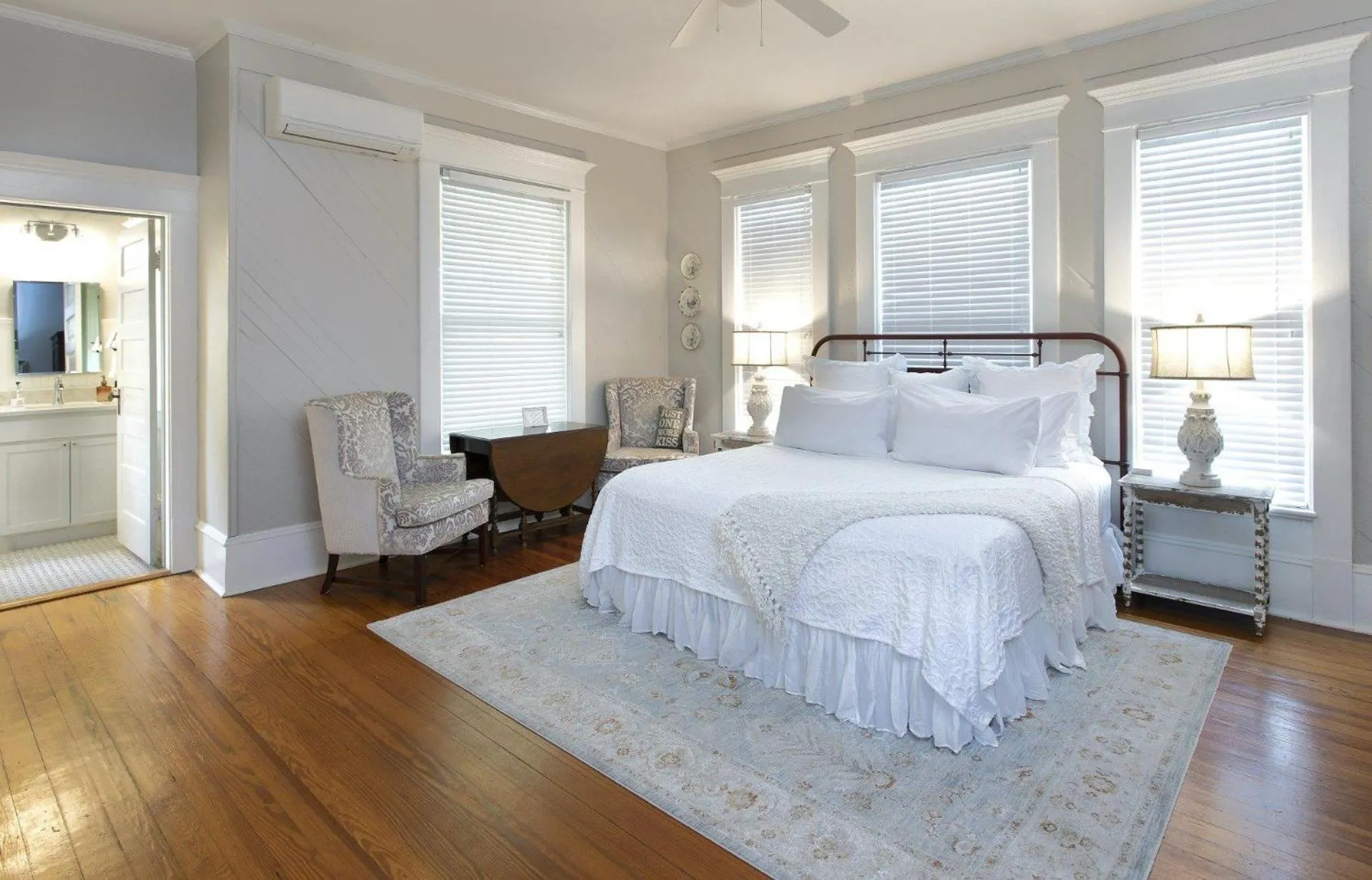 Photo of the whole room, Bed in Katy House Bed and Breakfast