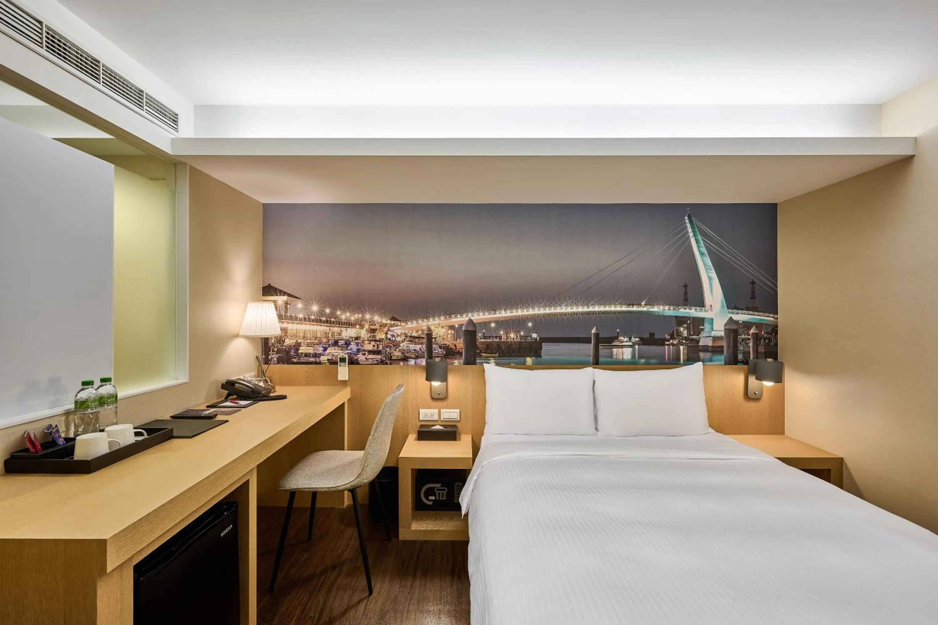 Photo of the whole room, Bed in Eastin Taipei Hotel