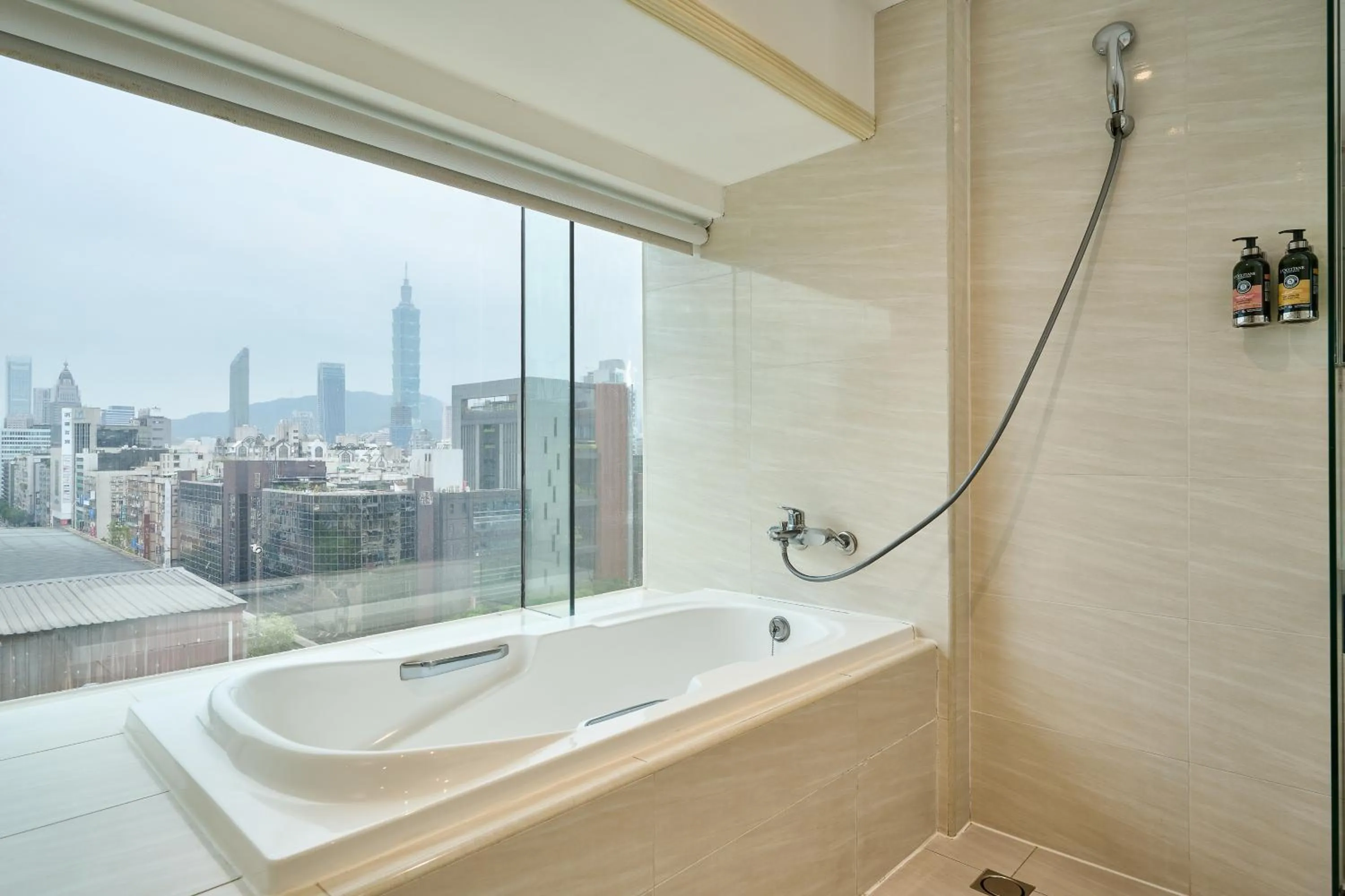 Bath in Eastin Taipei Hotel