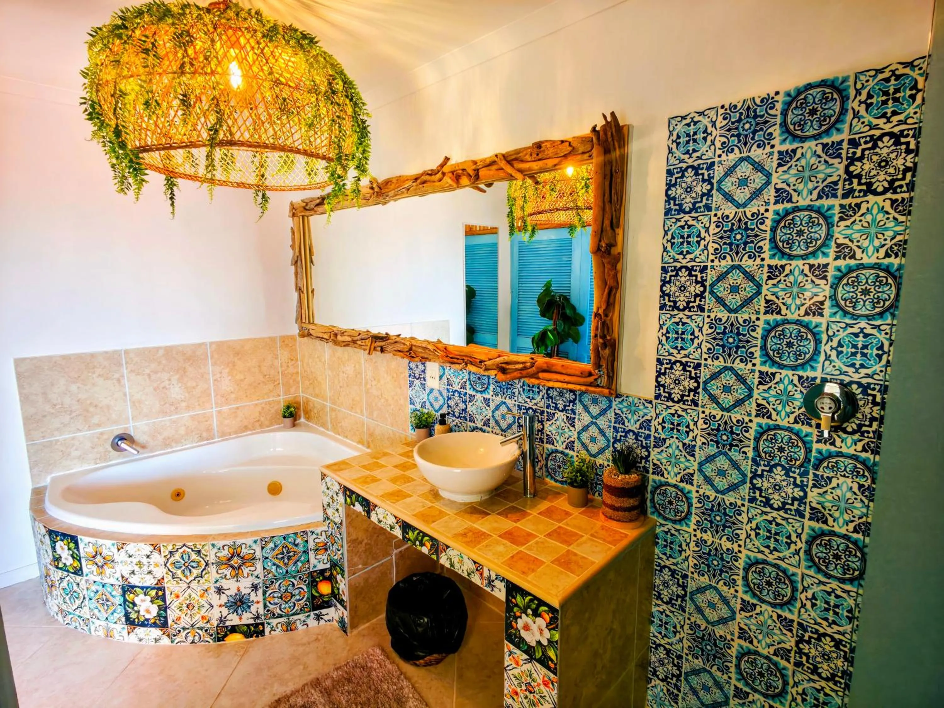 Toilet in African Groove Camps Bay