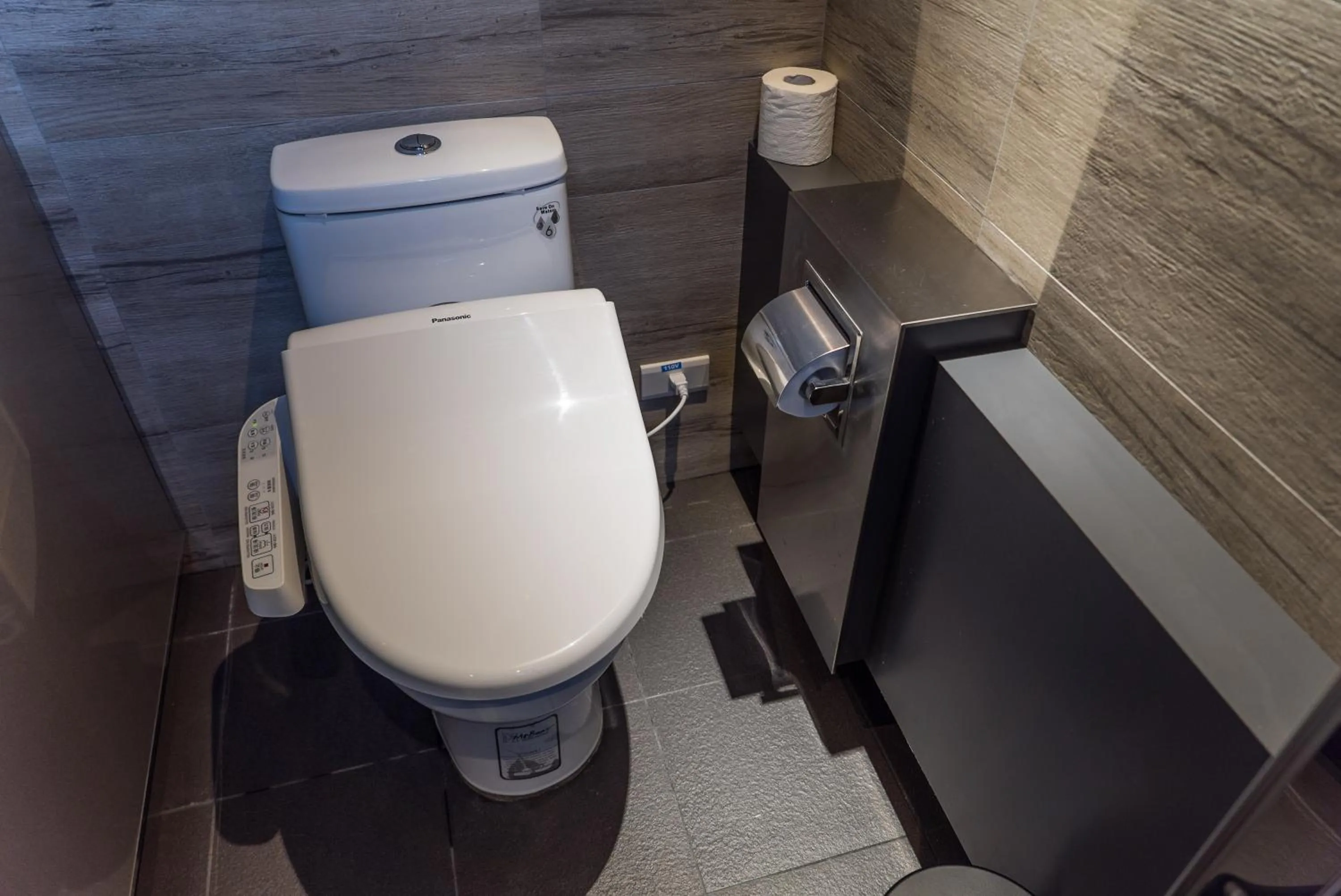 Toilet in Taipei Discover Hostel