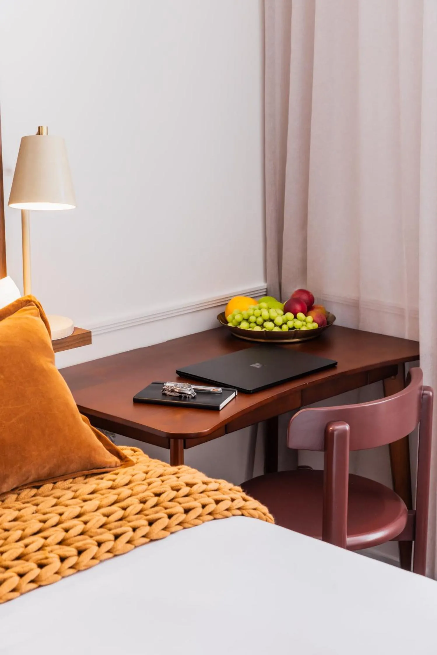 Seating area, Bed in Kurrajong Hotel Sydney