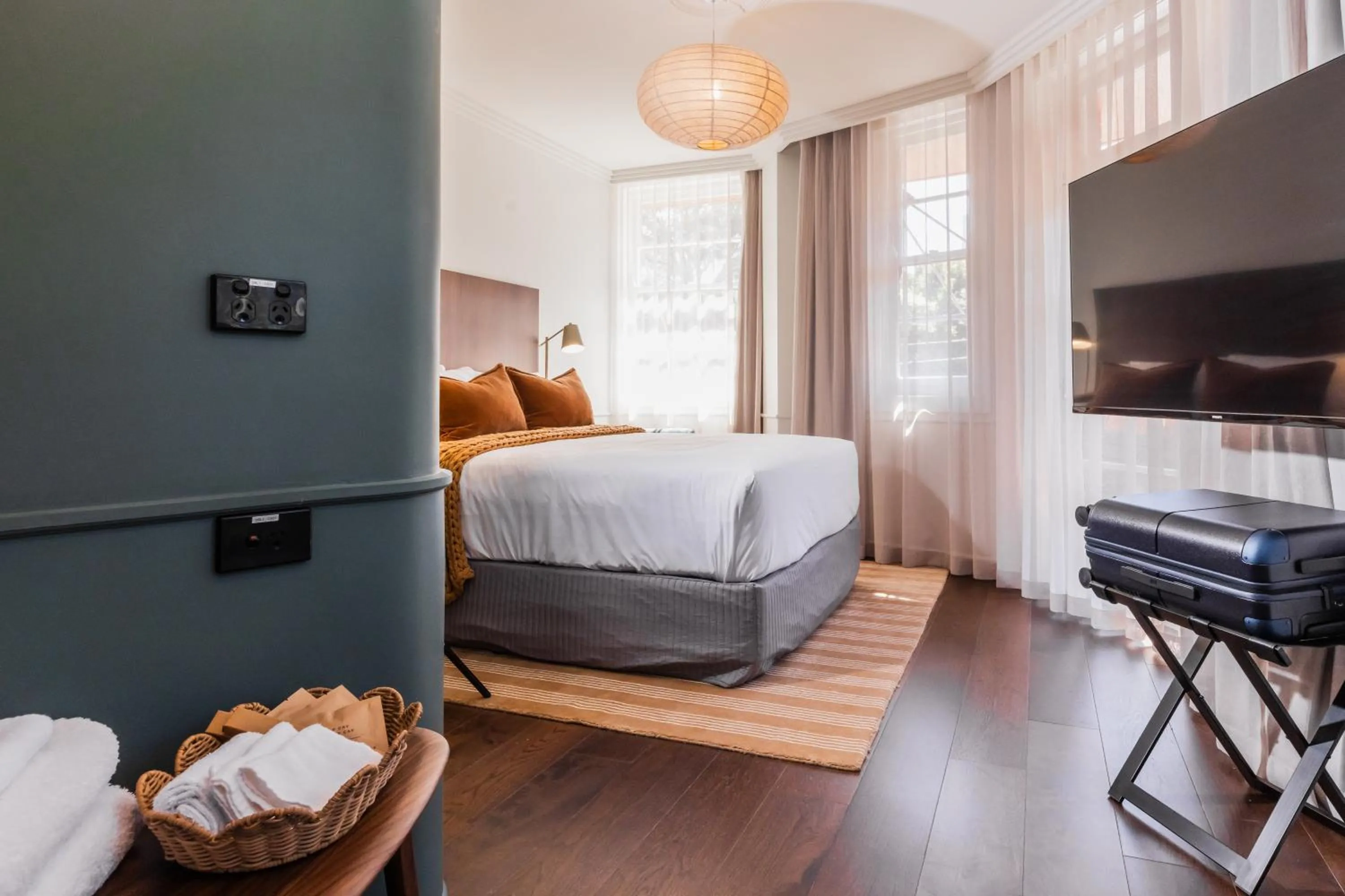 Bed in Kurrajong Hotel Sydney