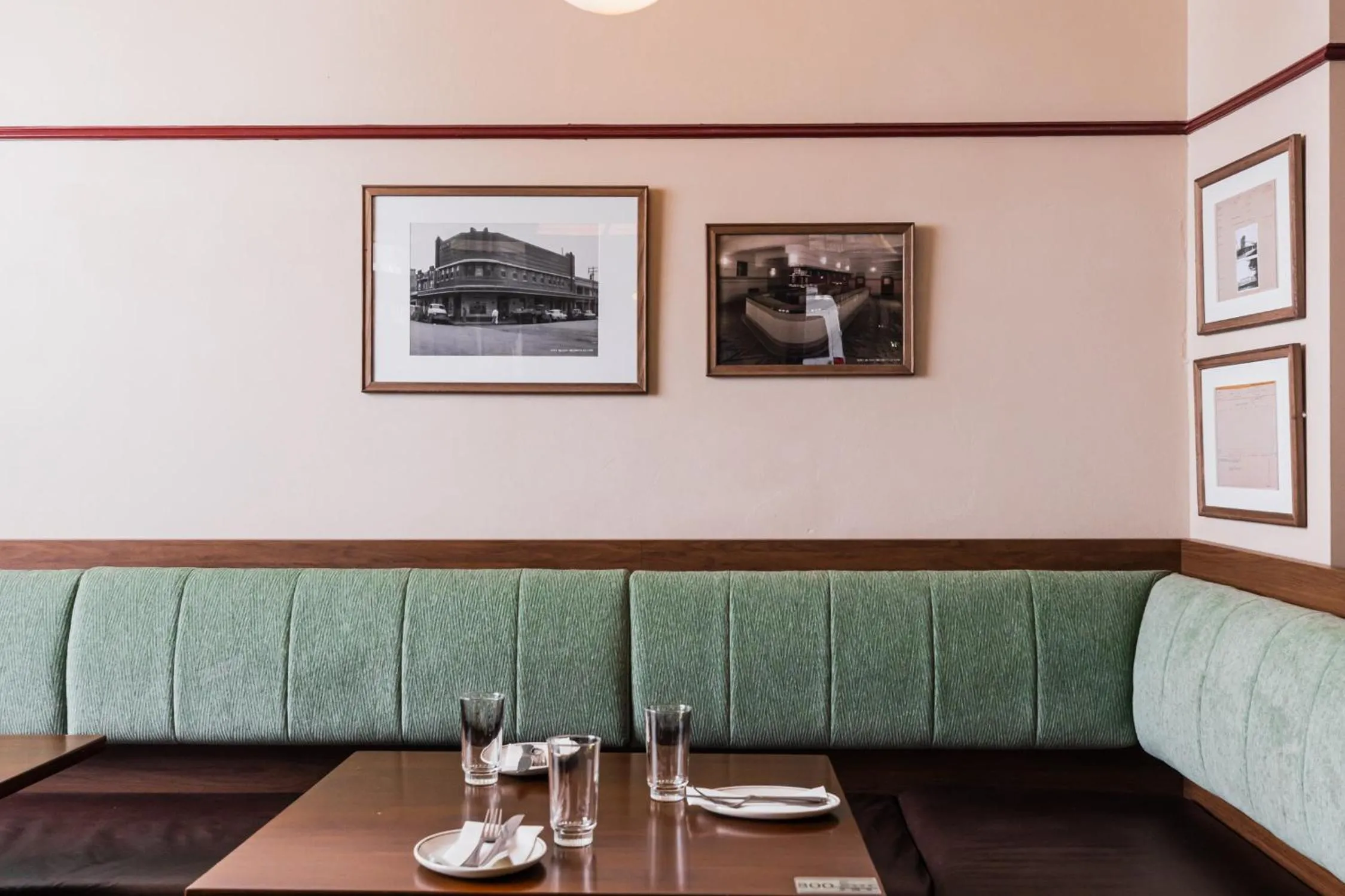 Restaurant/places to eat in Kurrajong Hotel Sydney